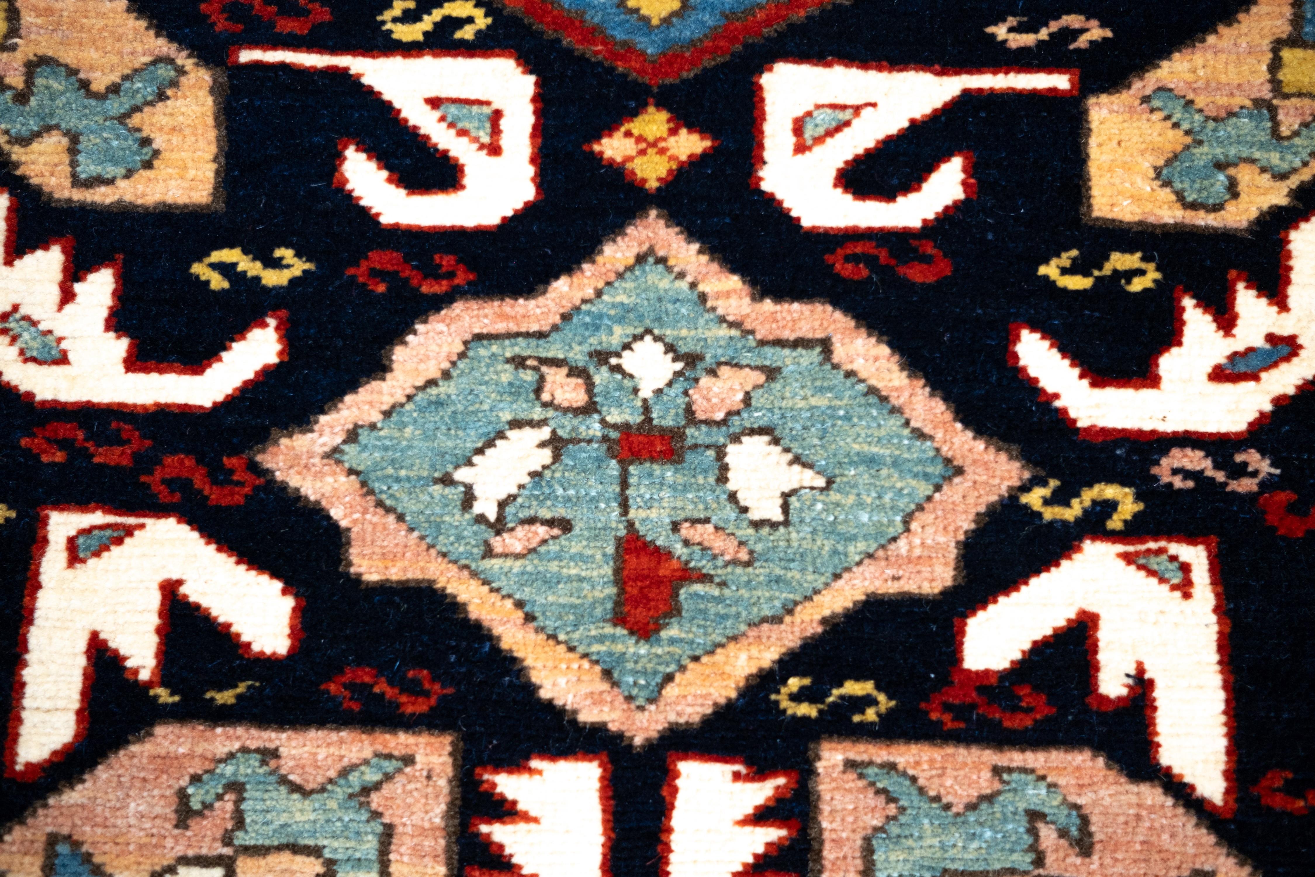 XXIe siècle et contemporain Ararat Rugs Tapis Alpan Kuba Caucasien A.I.C. Revive Tapis Teint Naturel en vente
