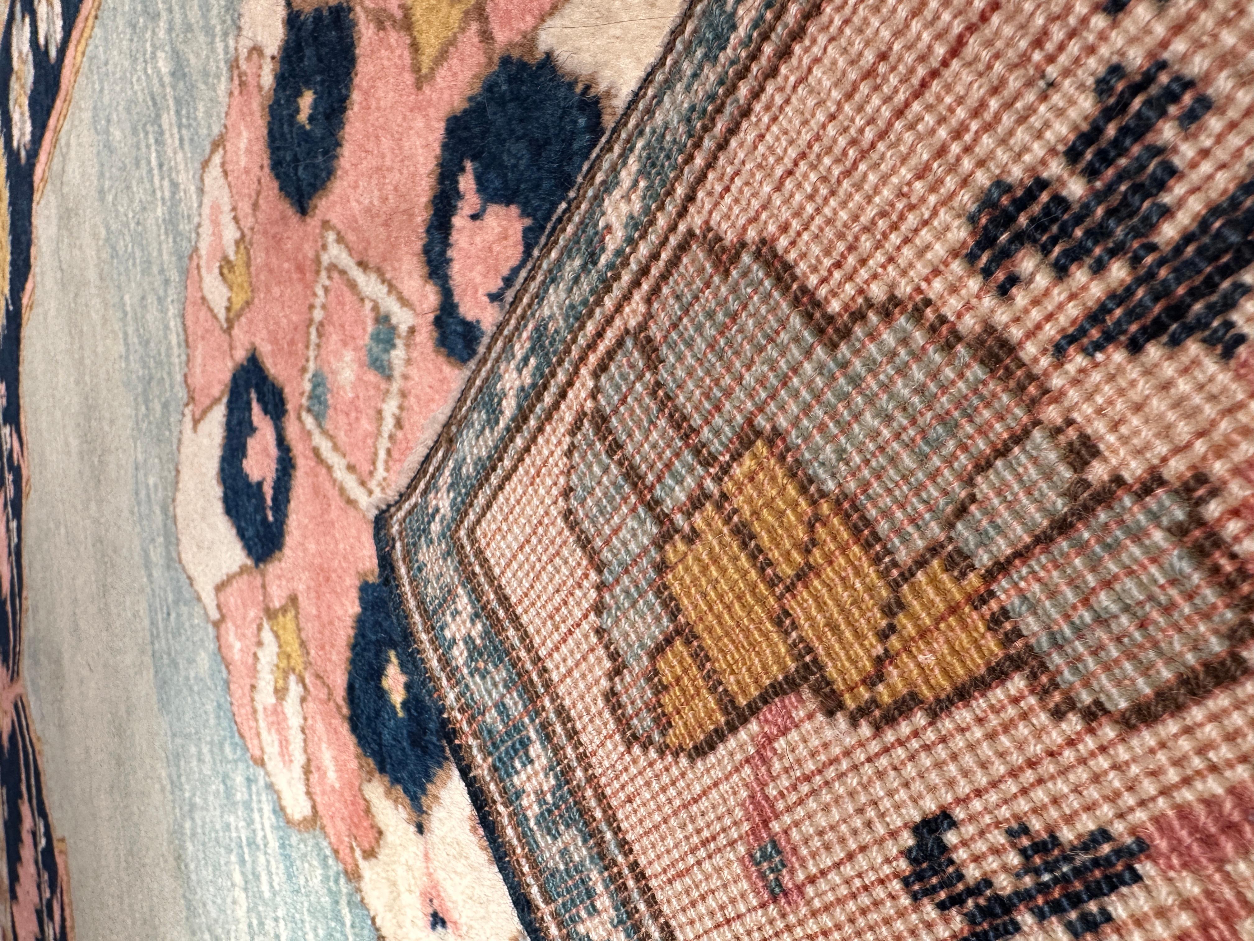 Ararat-Teppich Anatolischer Medaillon-Teppich - Teppich im Stil des 18. Jahrhunderts - Naturfarben (Türkisch) im Angebot