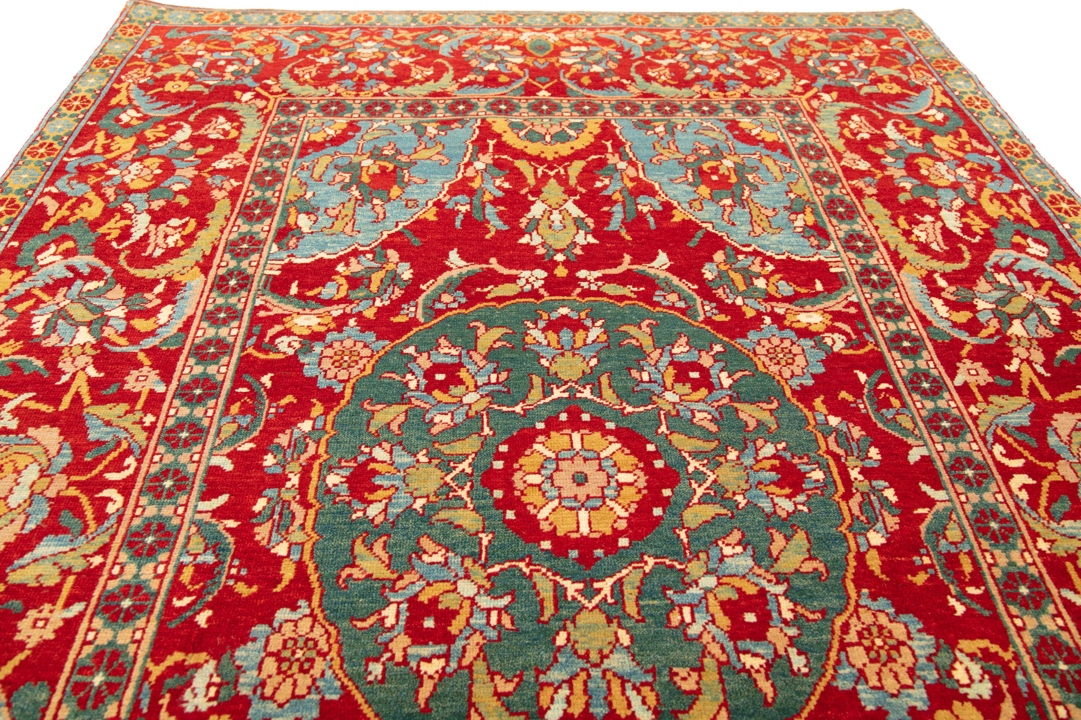 I tappeti di corte turchi sono stati tessuti nei laboratori egiziani fondati dall'Impero Ottomano nel XVI secolo. Questi tappeti sono stati tessuti in Egitto, seguendo i cartoni di carta probabilmente creati a Istanbul e inviati al Cairo in quel