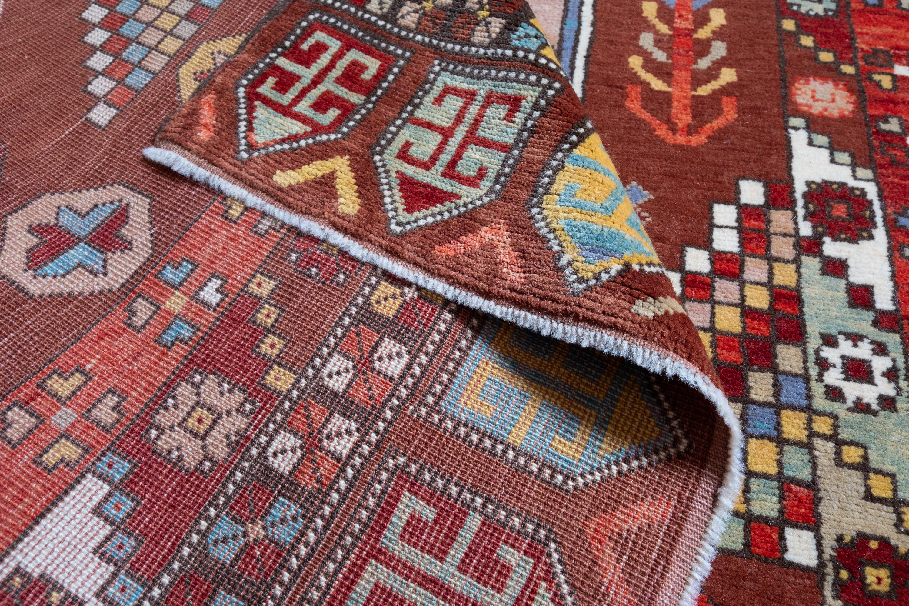 Ararat-Teppich mit zwei Medaillons Anatolianischer Revival-Teppich, natürlich gefärbt (Türkisch) im Angebot