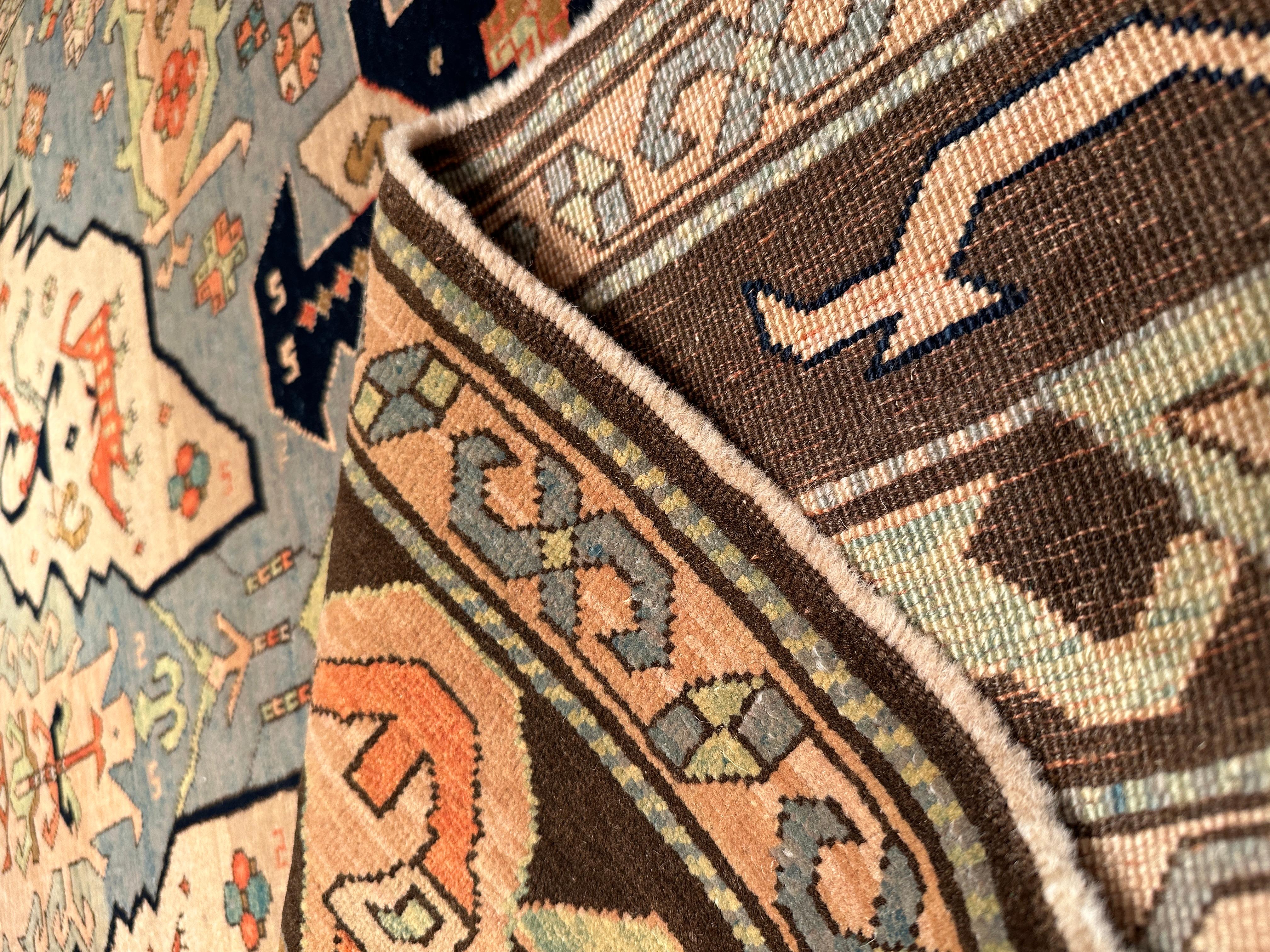 Teinture végétale Ararat Rugs Tapis Dragon, Antique Revival Museum Caucasus Carpet, Natural Dyed en vente