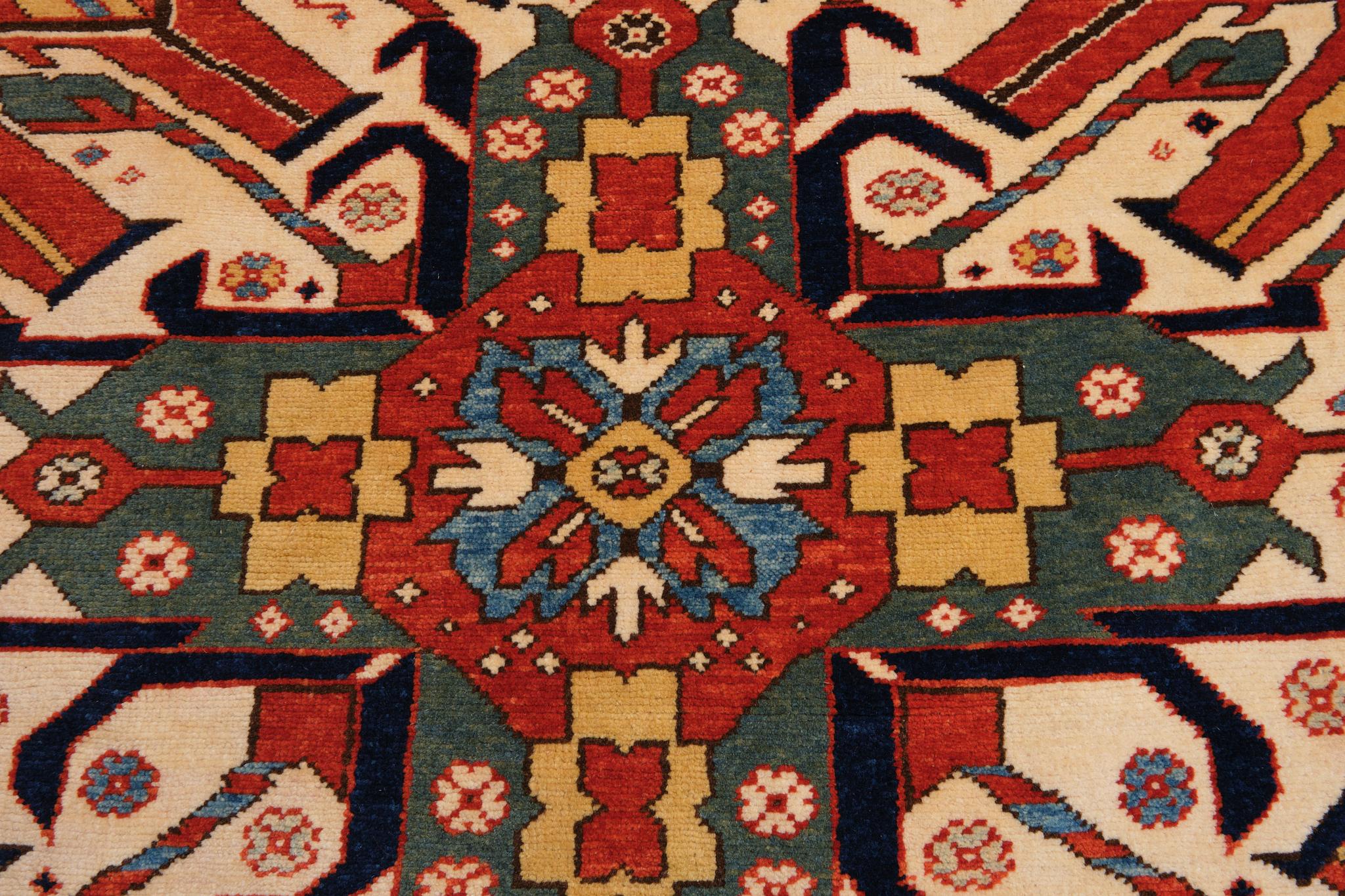 Ararat-Teppich Chelaberd Karabakh Teppich Antik Kaukasisches Revival Naturfarben (21. Jahrhundert und zeitgenössisch) im Angebot