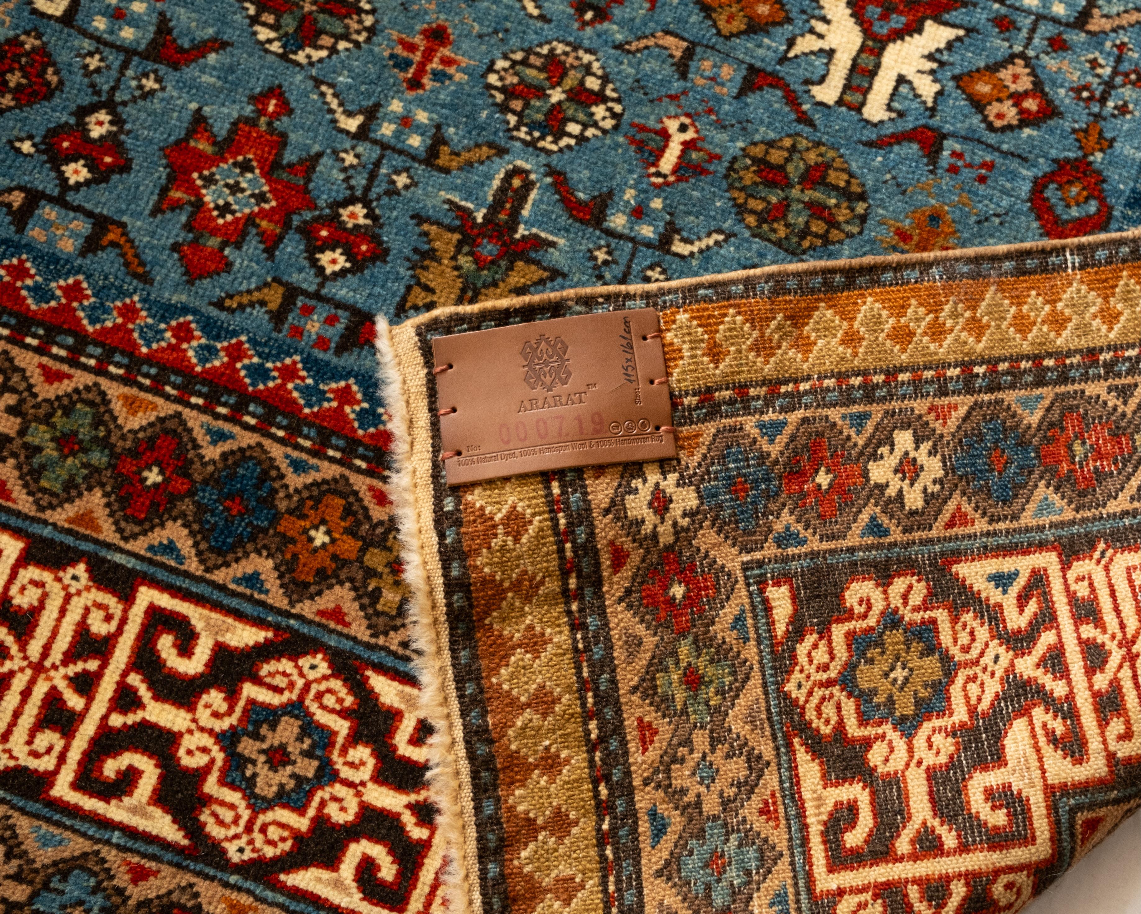 Ararat Rugs Alfombra Chichi Kuba con Borde Kufic Alfombra Caucásica Tinte Natural Renacimiento en venta