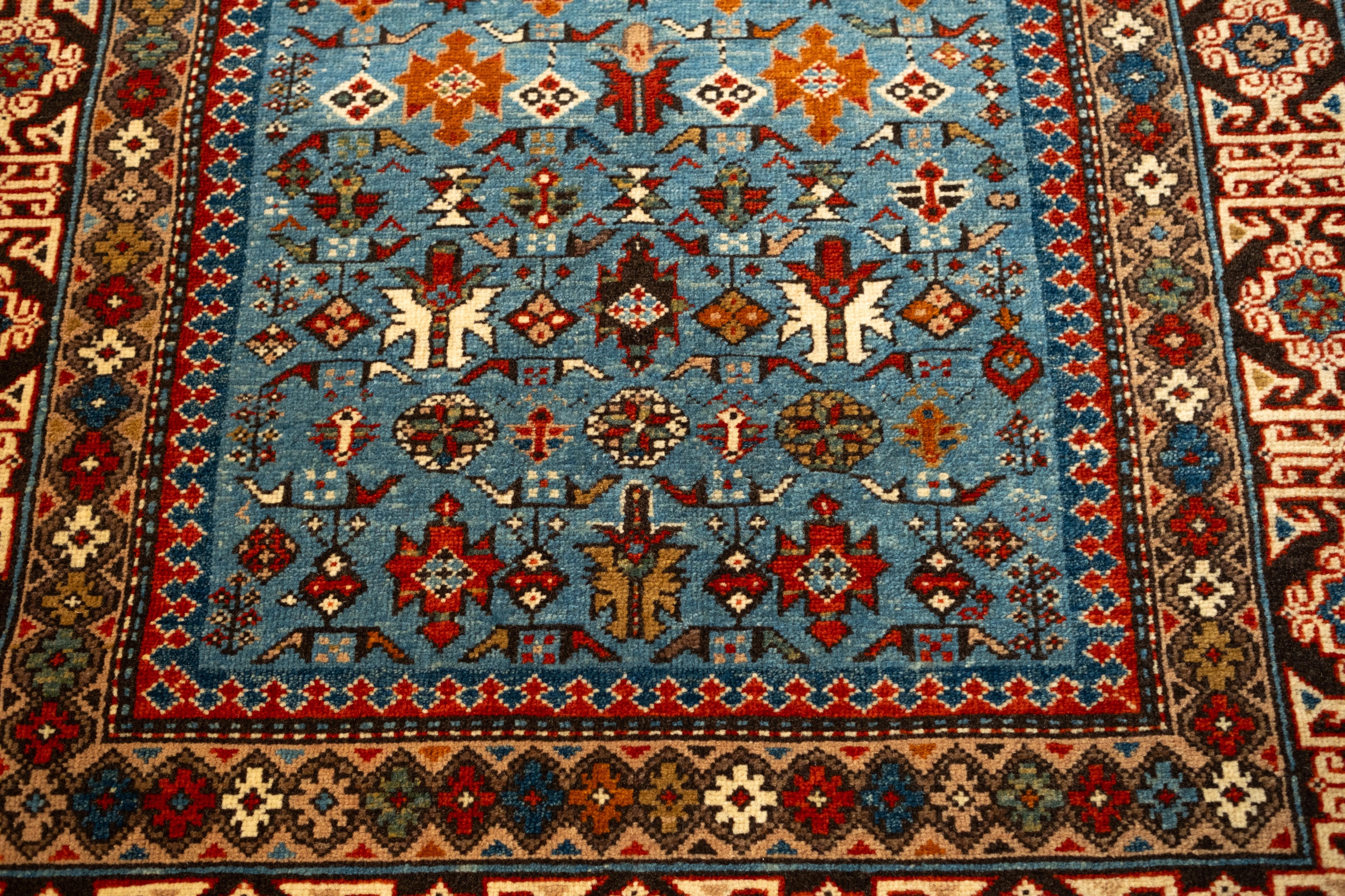 Ararat Rugs Alfombra Chichi Kuba con Borde Kufic Alfombra Caucásica Tinte Natural Teñido con vegetales en venta