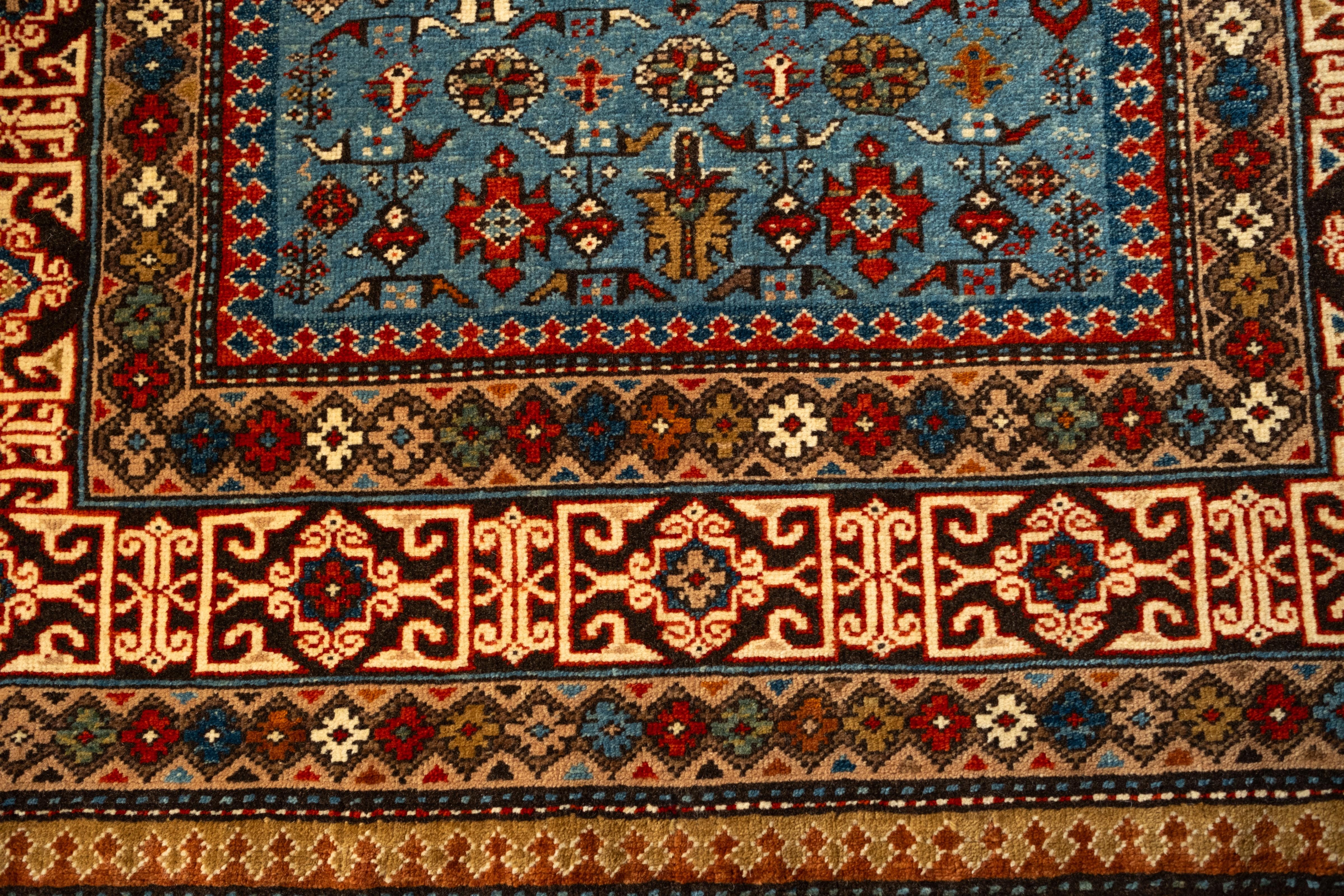 Ararat Rugs Alfombra Chichi Kuba con Borde Kufic Alfombra Caucásica Tinte Natural Siglo XXI y contemporáneo en venta