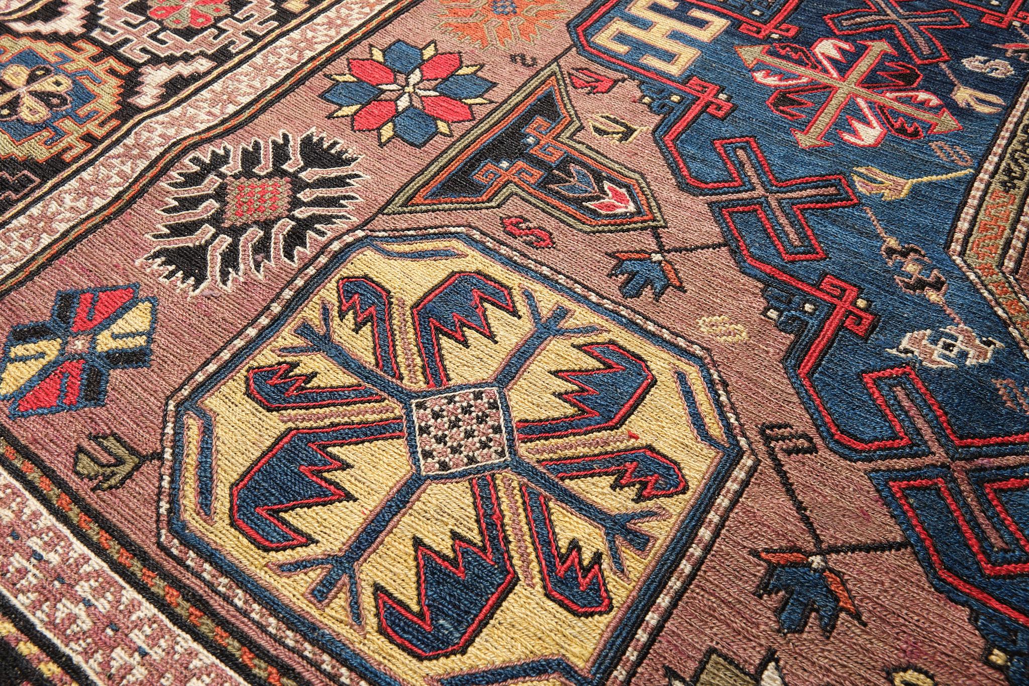 Antiker kaukasischer Soumak-Kelim-Teppich aus Kaukasus, Kaukasischer Teppich (Handgewebt) im Angebot