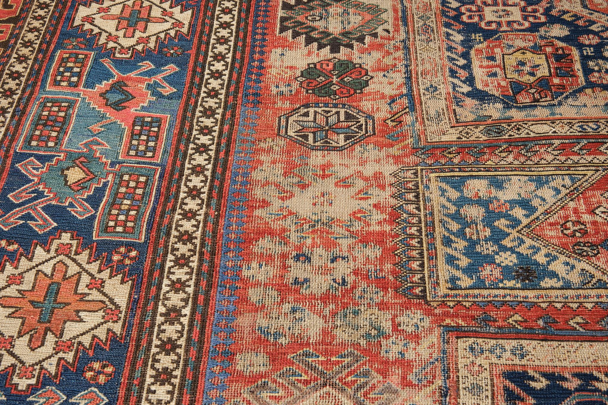 Ararat-Teppiche Kollektion - Antiker Kaukasischer Soumak-Kelim-Teppich - Kaukasischer Teppich  (19. Jahrhundert) im Angebot