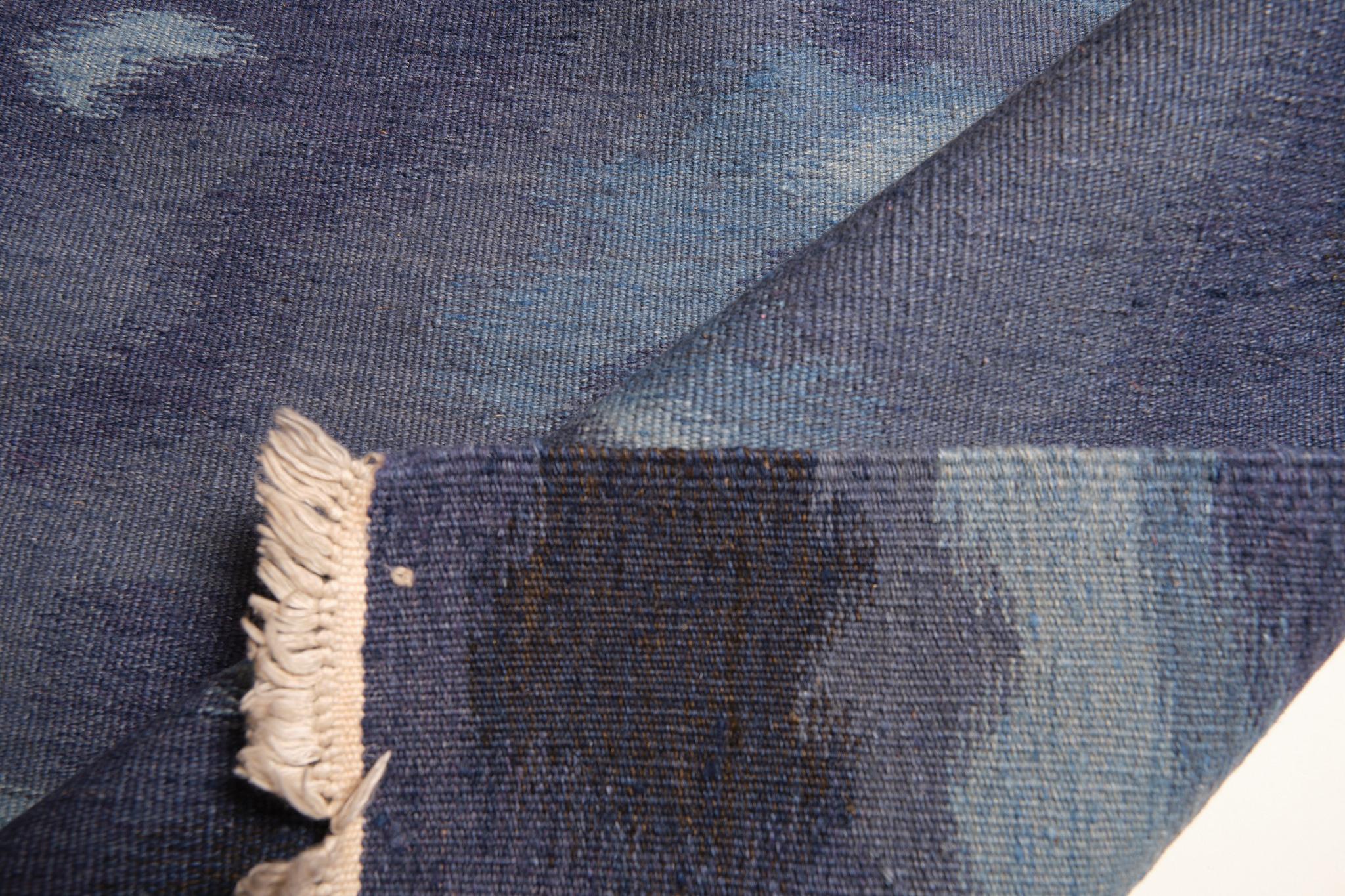 Ararat Rugs Collection Modern Flatwoven Kilim Rug Blue Wave Motif Turkish Carpet In New Condition For Sale In Tokyo, JP