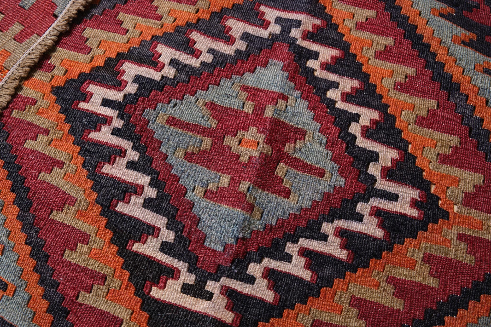 Old Kuba Kilim Rug, Caucasian Carpet In Good Condition For Sale In Tokyo, JP
