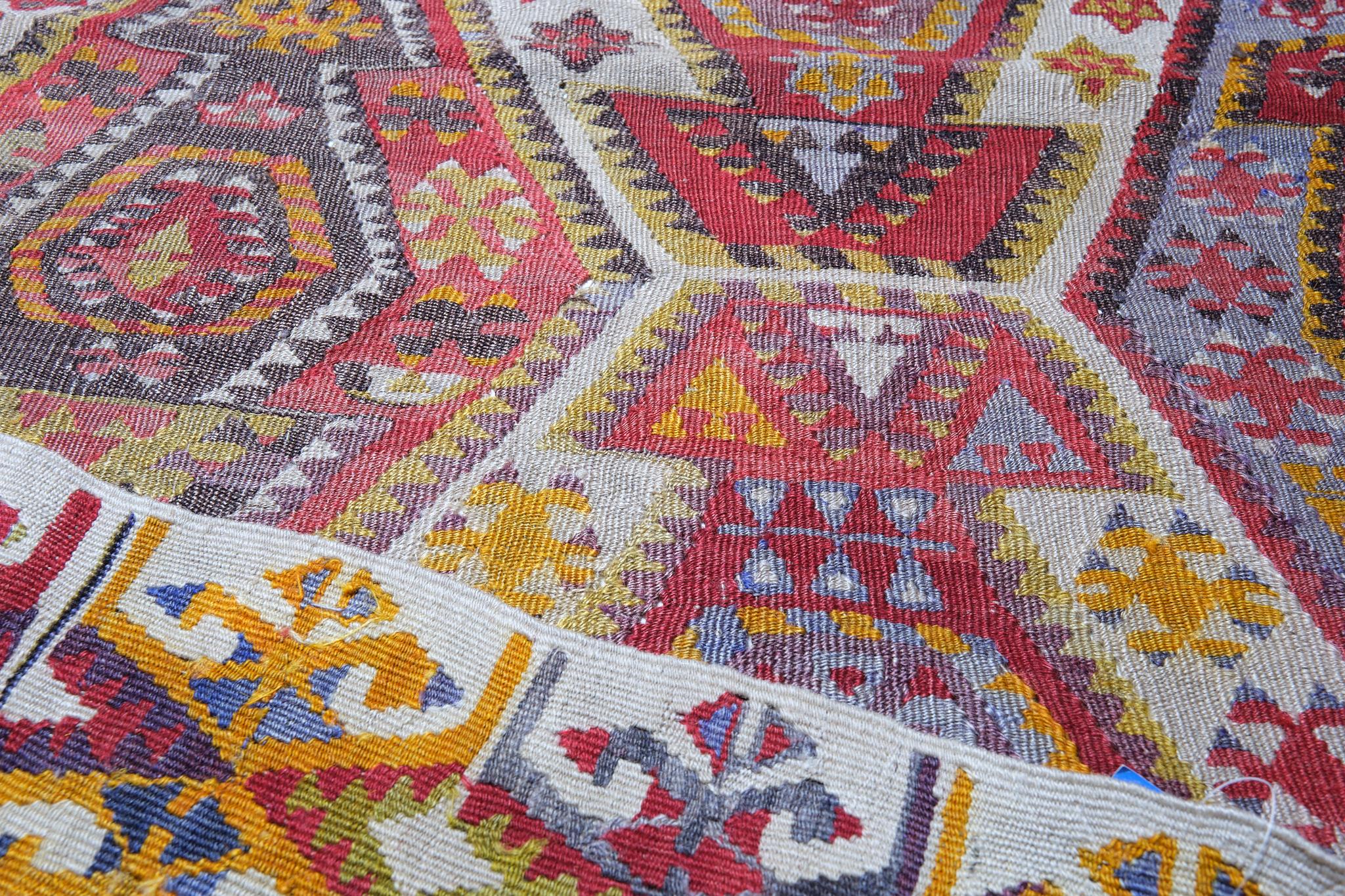 Vintage Malatya Kilim Rug Old Anatolian Turkish Carpet In Fair Condition For Sale In Tokyo, JP