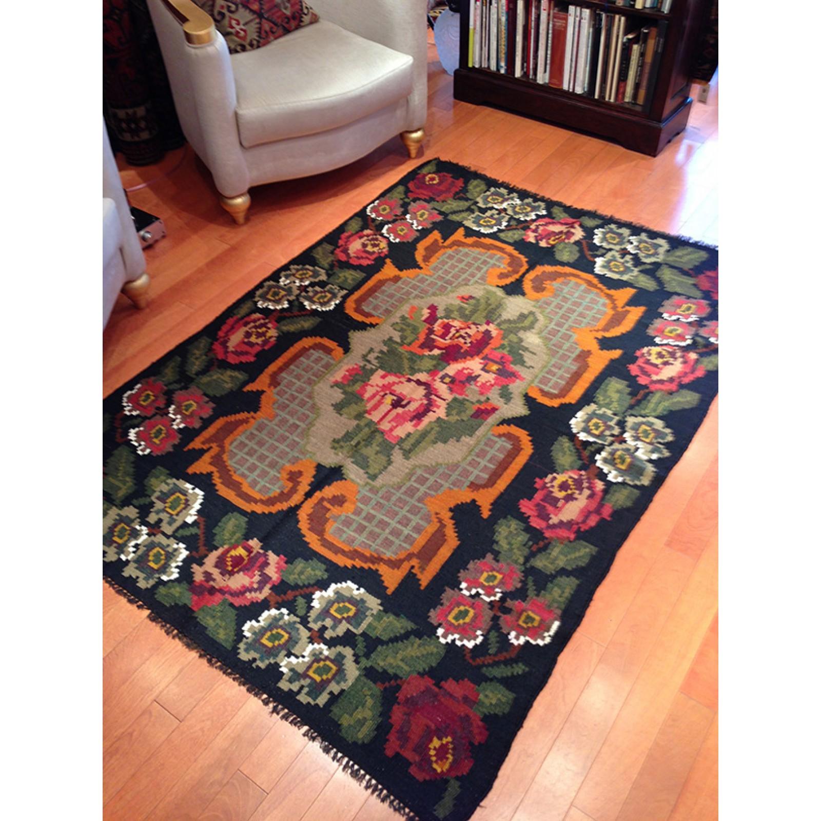 Vintage Old Bessarabian Kilim Rug, Moldovan Carpet In Good Condition For Sale In Tokyo, JP