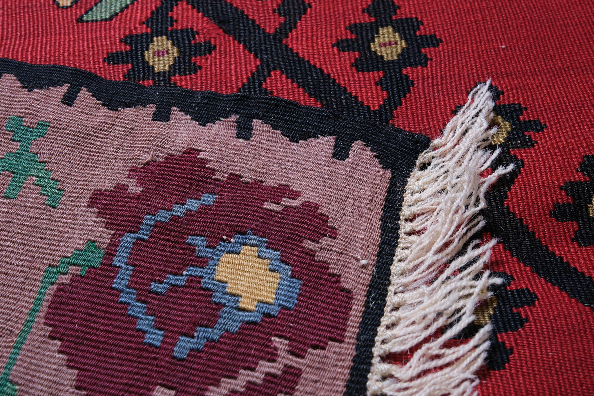 Vintage Sarkoy Kilim Rug, Turkish Carpet In Good Condition For Sale In Tokyo, JP