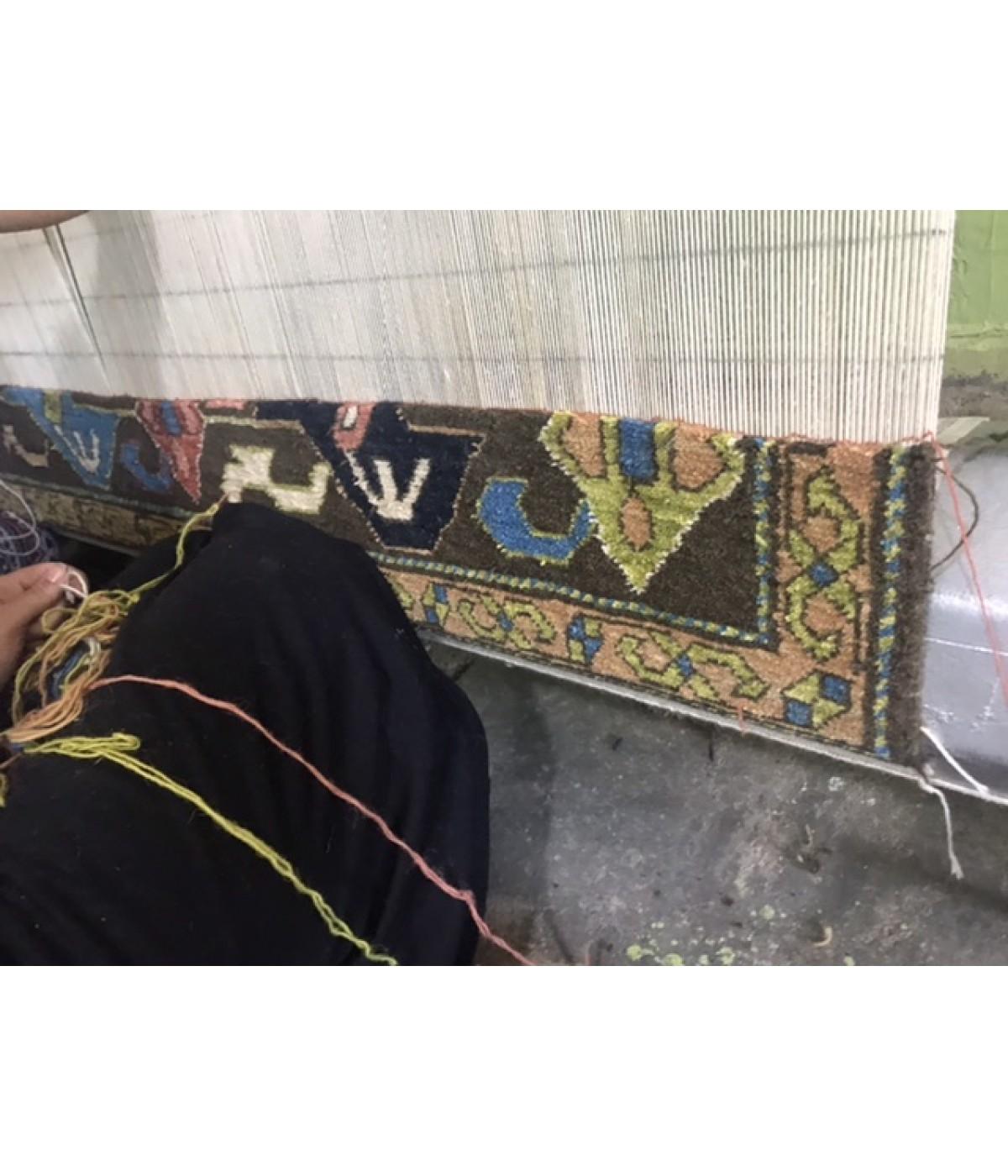 Ararat Rugs Alfombra Dragón, alfombra antigua de museo del Cáucaso, teñida al natural Oushak en venta