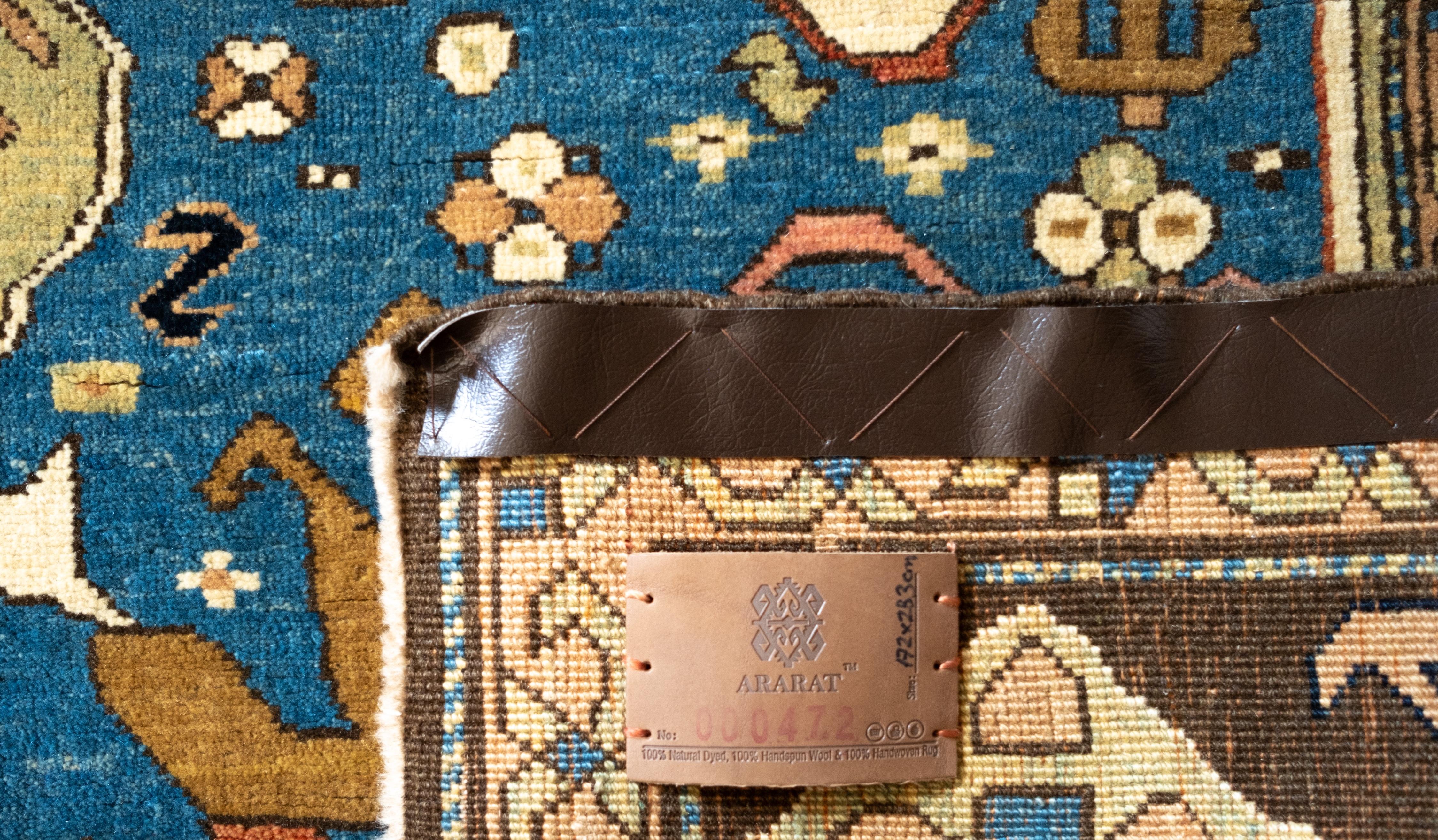 Ararat Rugs Alfombra Dragón, alfombra antigua de museo del Cáucaso, teñida al natural en Nuevo estado para la venta en Tokyo, JP
