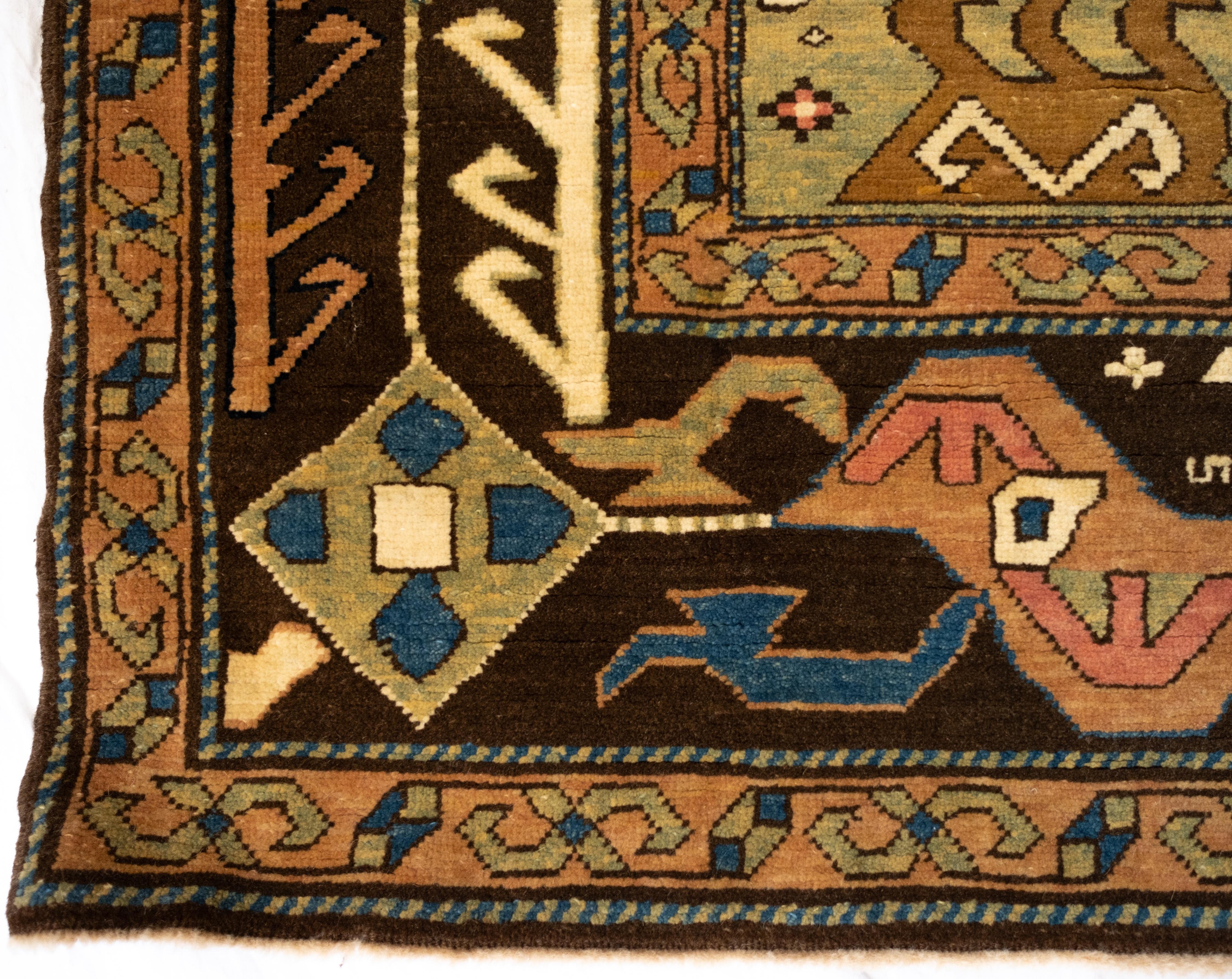 Ararat Rugs Alfombra Dragón, alfombra antigua de museo del Cáucaso, teñida al natural Siglo XXI y contemporáneo en venta