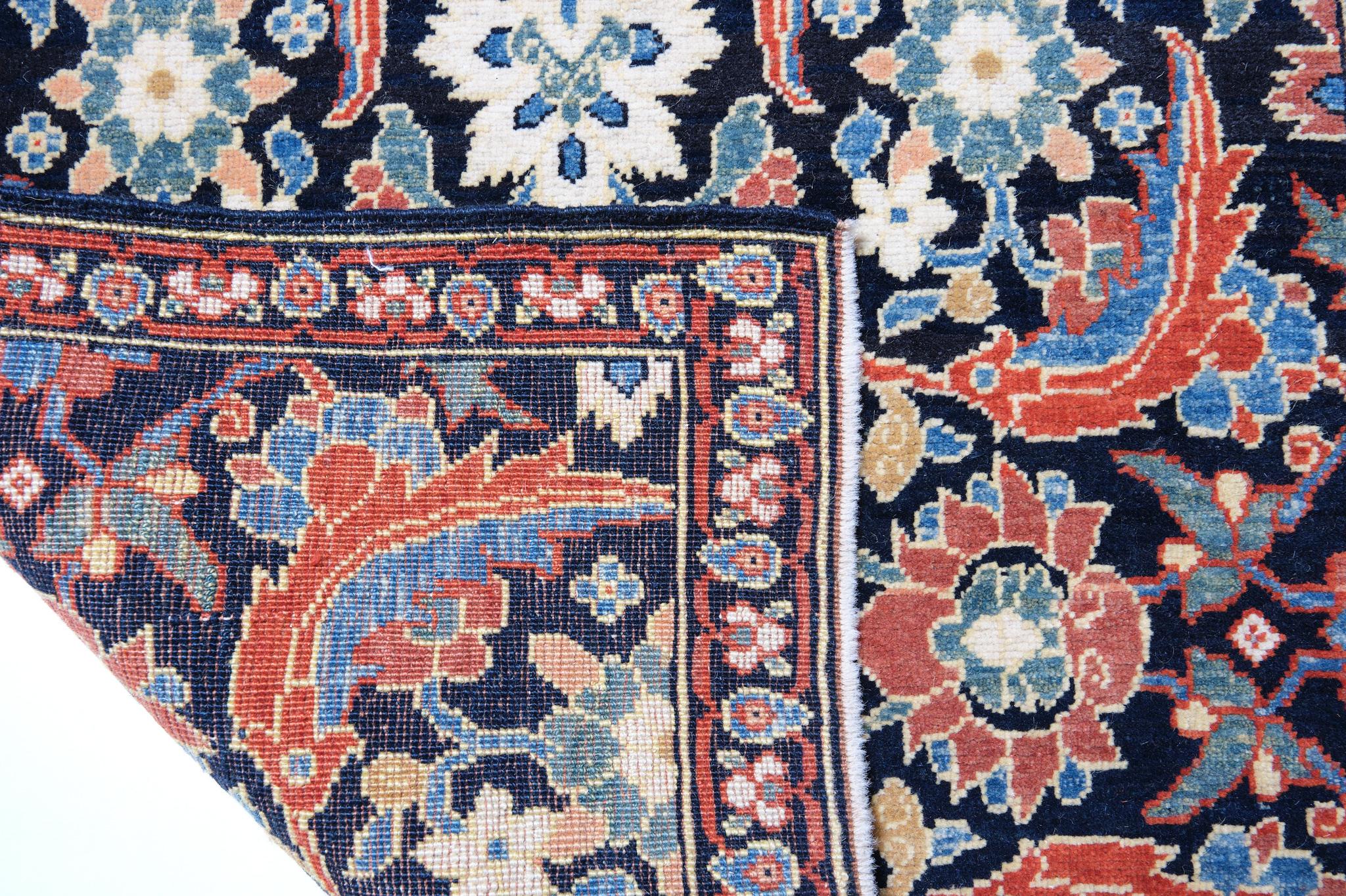 Ararat-Teppich Lotus-Teppich Masi Awita Revival mit Fischumrandung, natürlich gefärbt (Türkisch) im Angebot