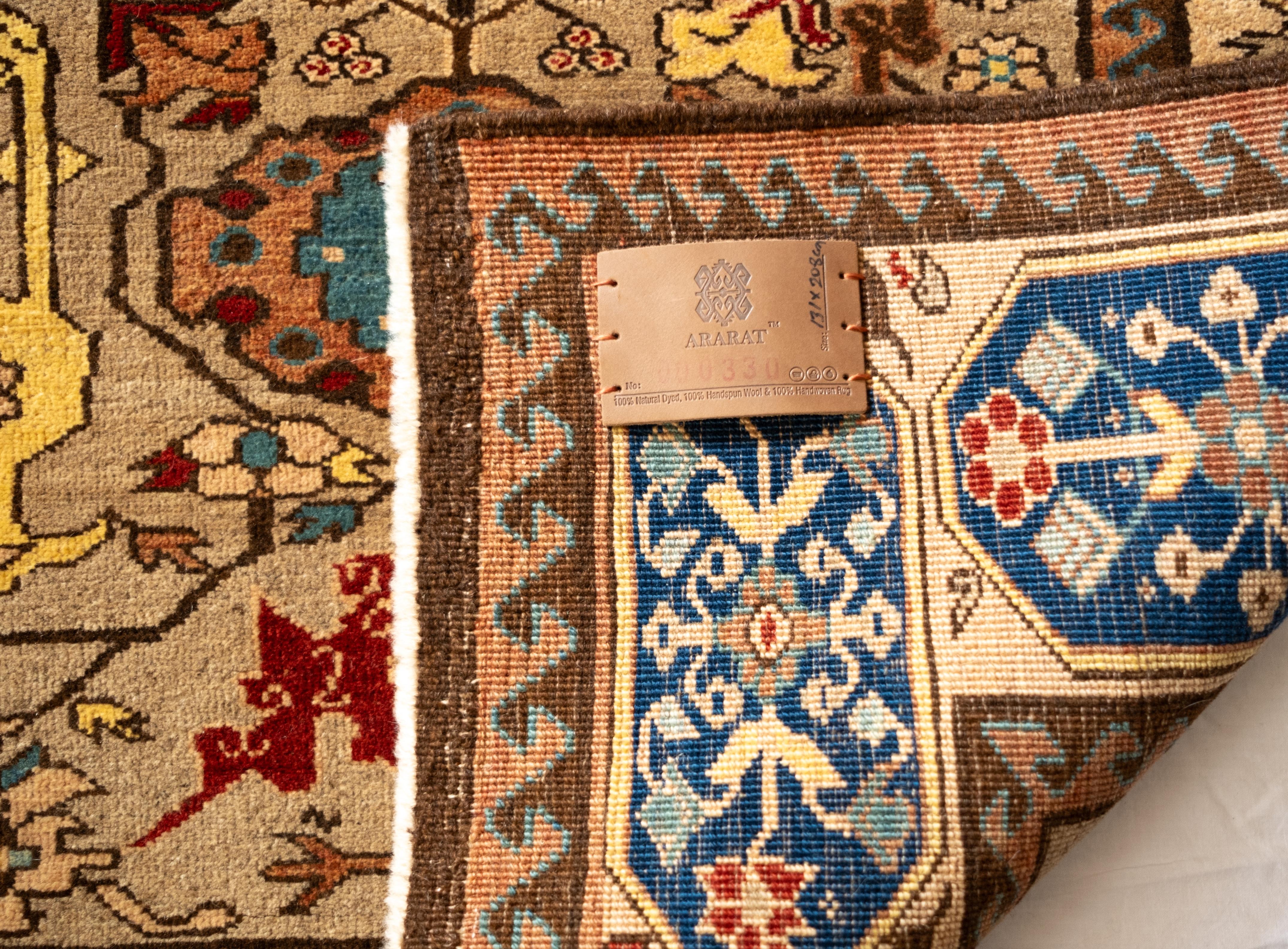 Turc Ararat Rugs Tapis à treillis à fleurs et à feuilles Bidjar Revive Tapis teint en naturel en vente