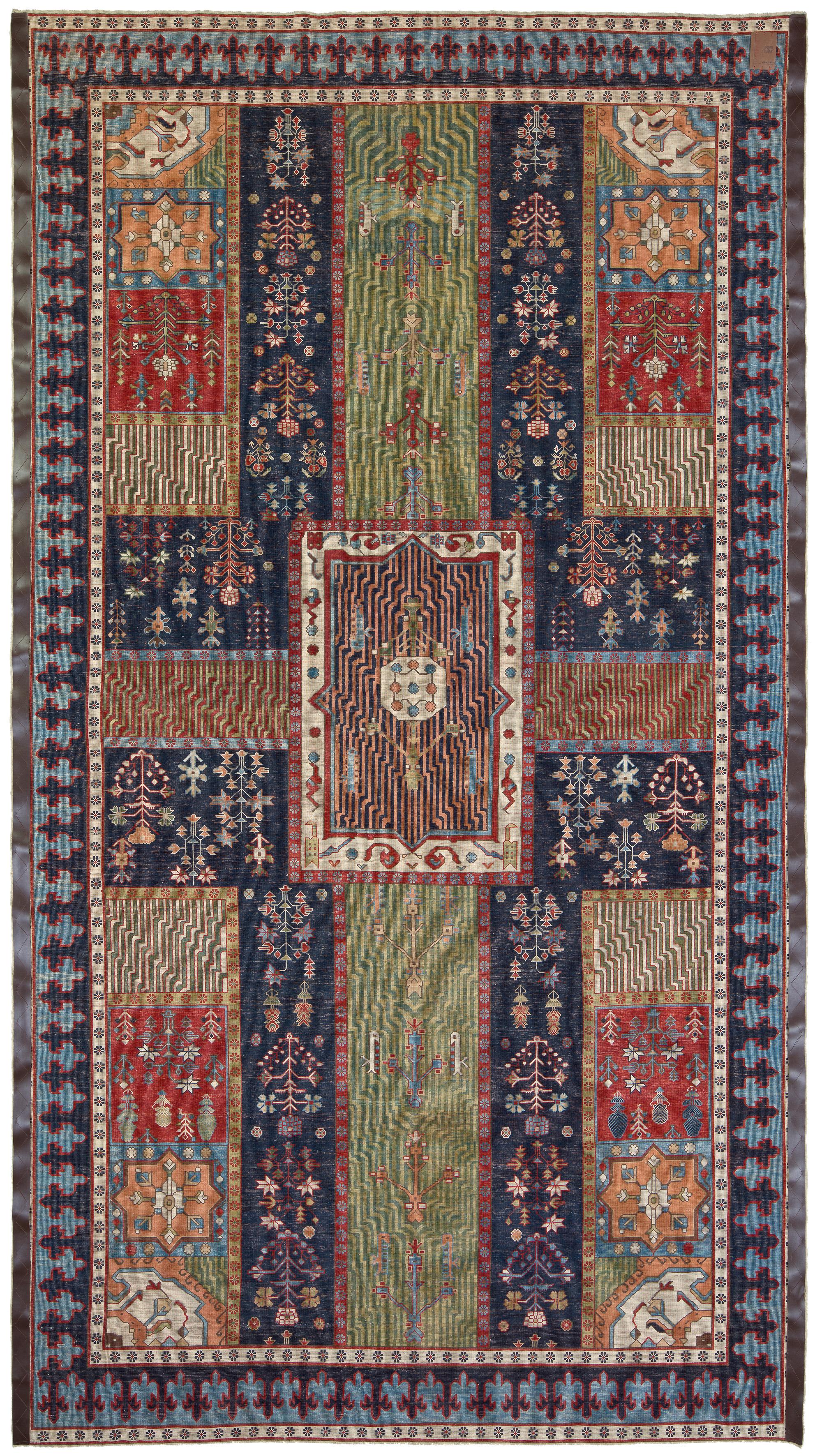 Die Quelle des Teppichs stammt aus dem Buch Islamic Carpets, Joseph V. McMullan, Near Eastern Art Research Center Inc. 1965, New York, Nr. 28. Dieser Teppich mit dem Design Persian Garden stammt aus der zweiten Hälfte des 18. Jahrhunderts aus der