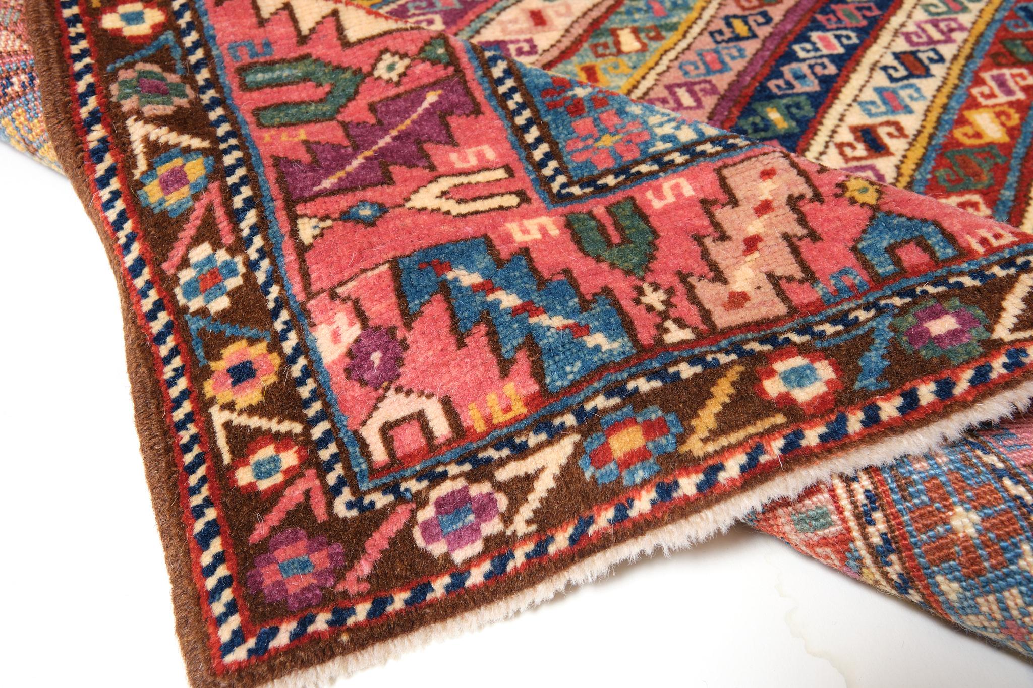 Ararat Rugs Genje Teppich mit diagonalen Streifen Antiker kaukasischer Revival-Teppich (Türkisch) im Angebot