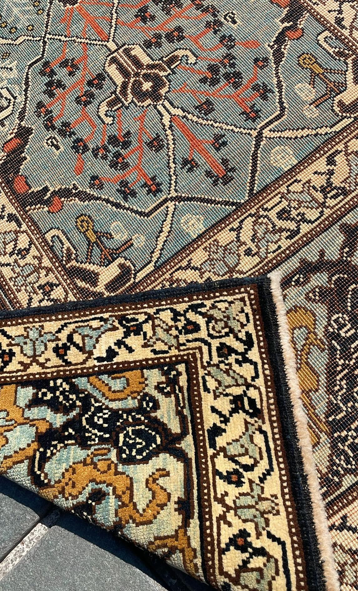Tapis Ararat Gerous Arabesque, tapis persan ancien de style néo-renaissance, teinté naturel en vente 2