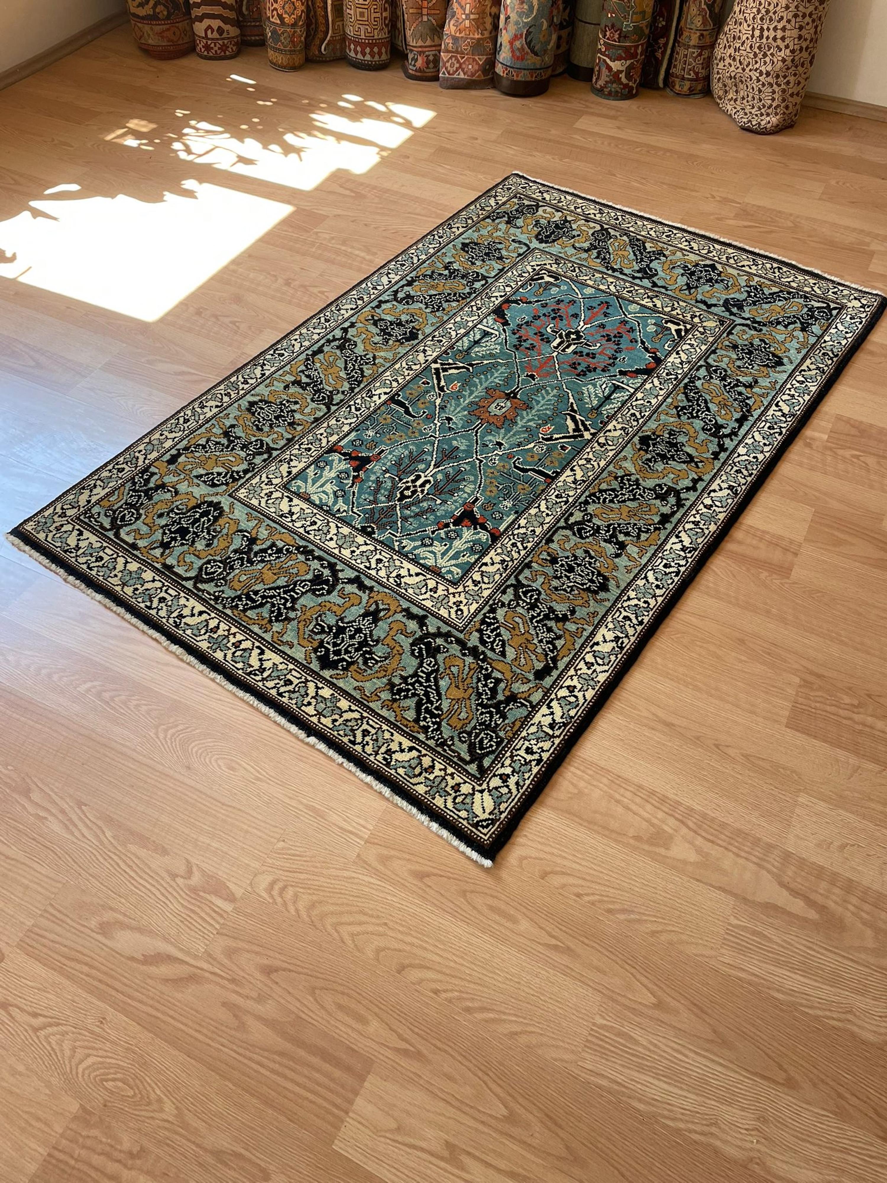 Tapis Ararat Gerous Arabesque, tapis persan ancien de style néo-renaissance, teinté naturel en vente 6