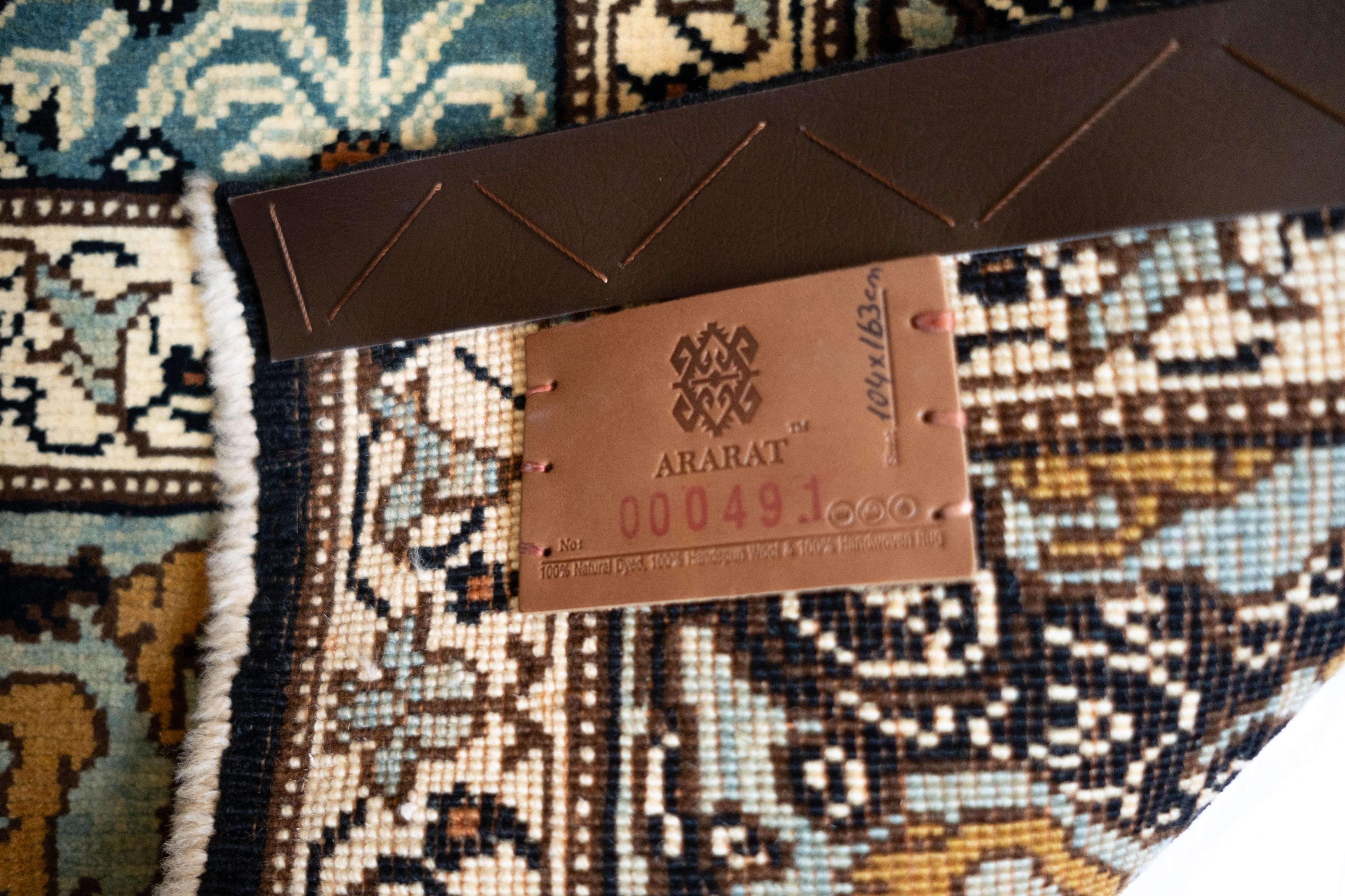 Ararat Rugs Alfombra Gerous Arabesque, Alfombra Persa Antigua, Teñido Natural Renacimiento en venta