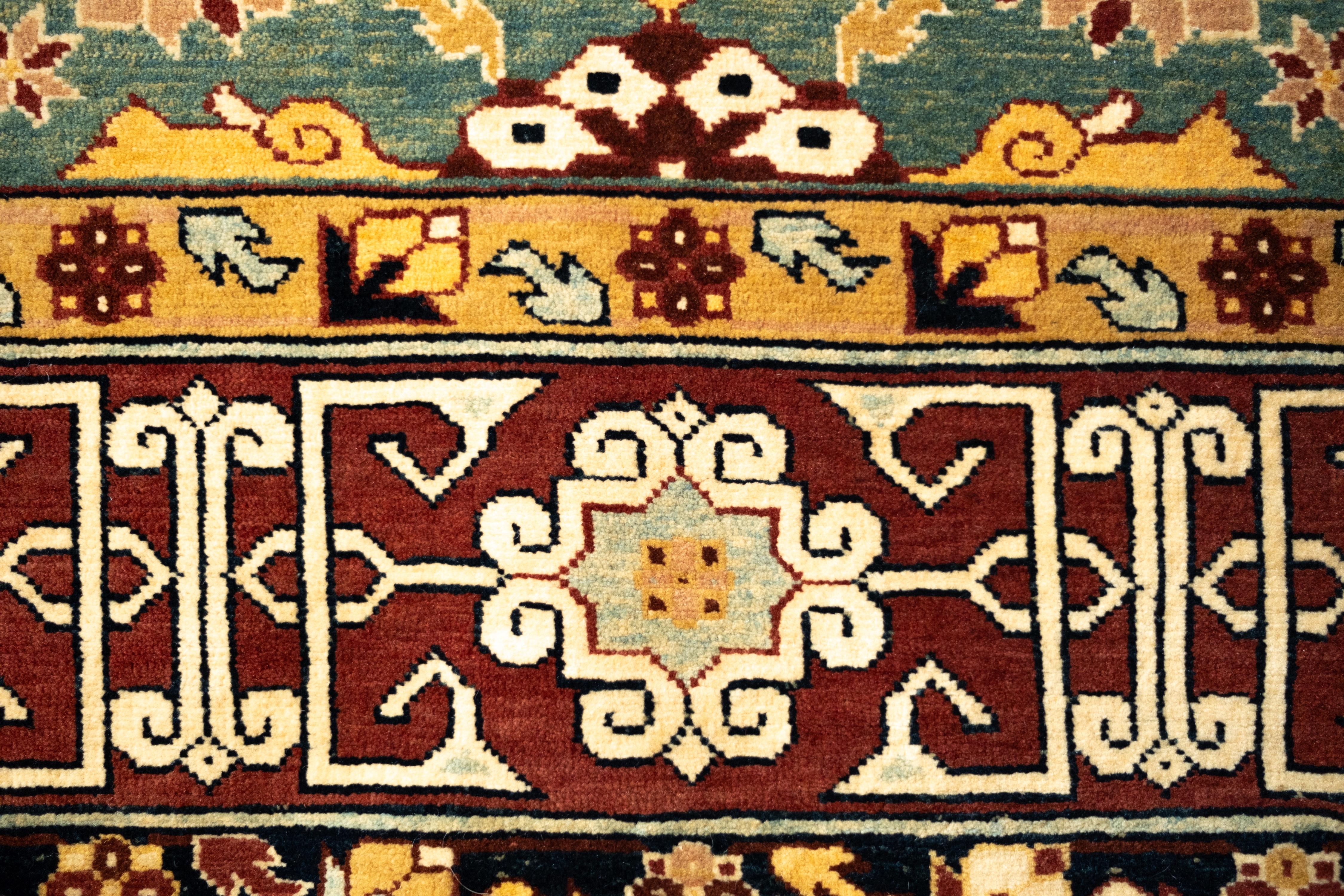 Ararat Rugs Harshang Design mit kufischer Bordüre Teppich Revival Teppich, natürlich gefärbt (Wolle) im Angebot