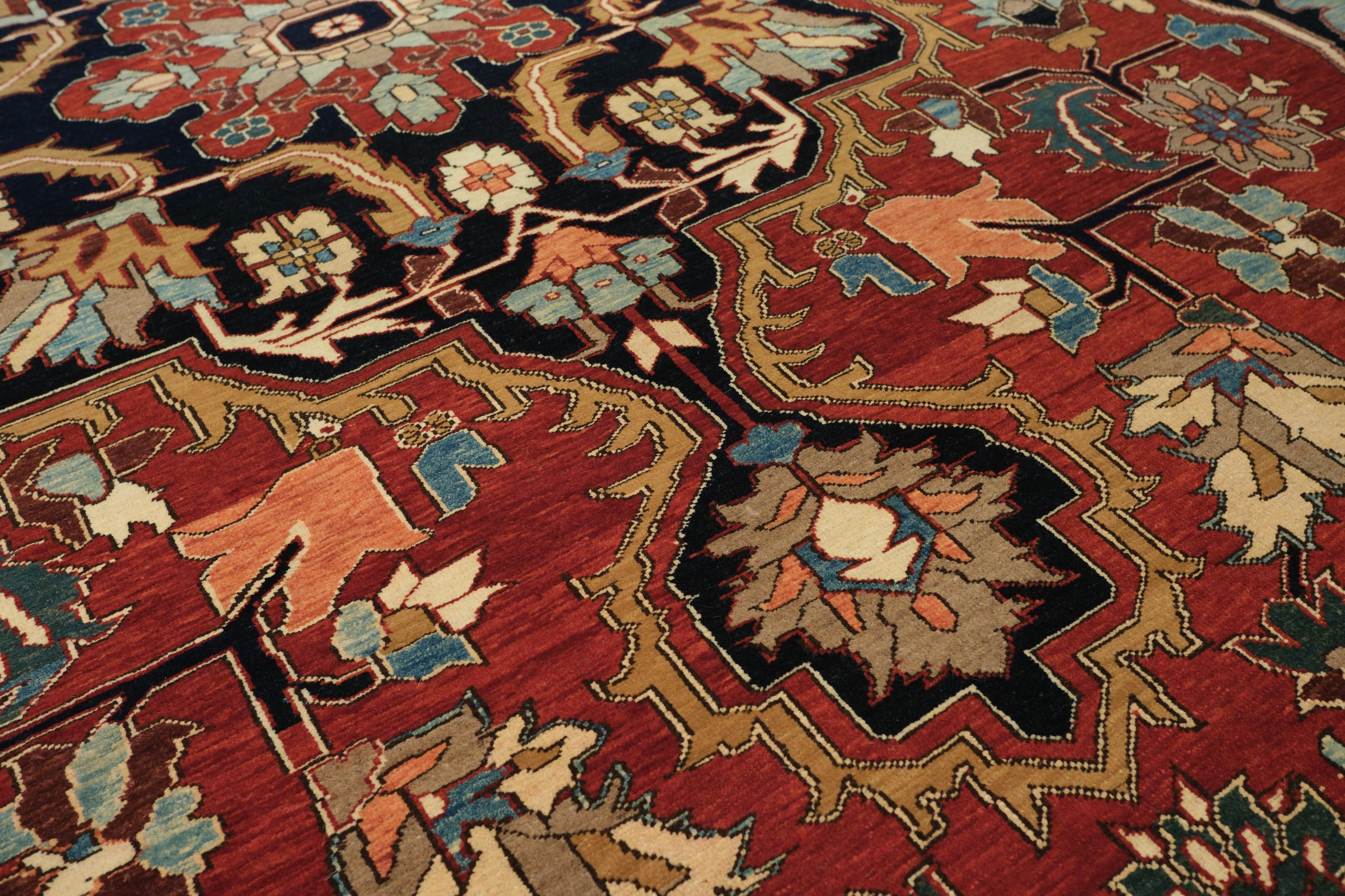 Ararat Rugs Heriz Medaillon Teppich 19. Jahrhundert Persisch Wiedergeburt Teppich natürlich gefärbt (Pflanzlich gefärbt) im Angebot