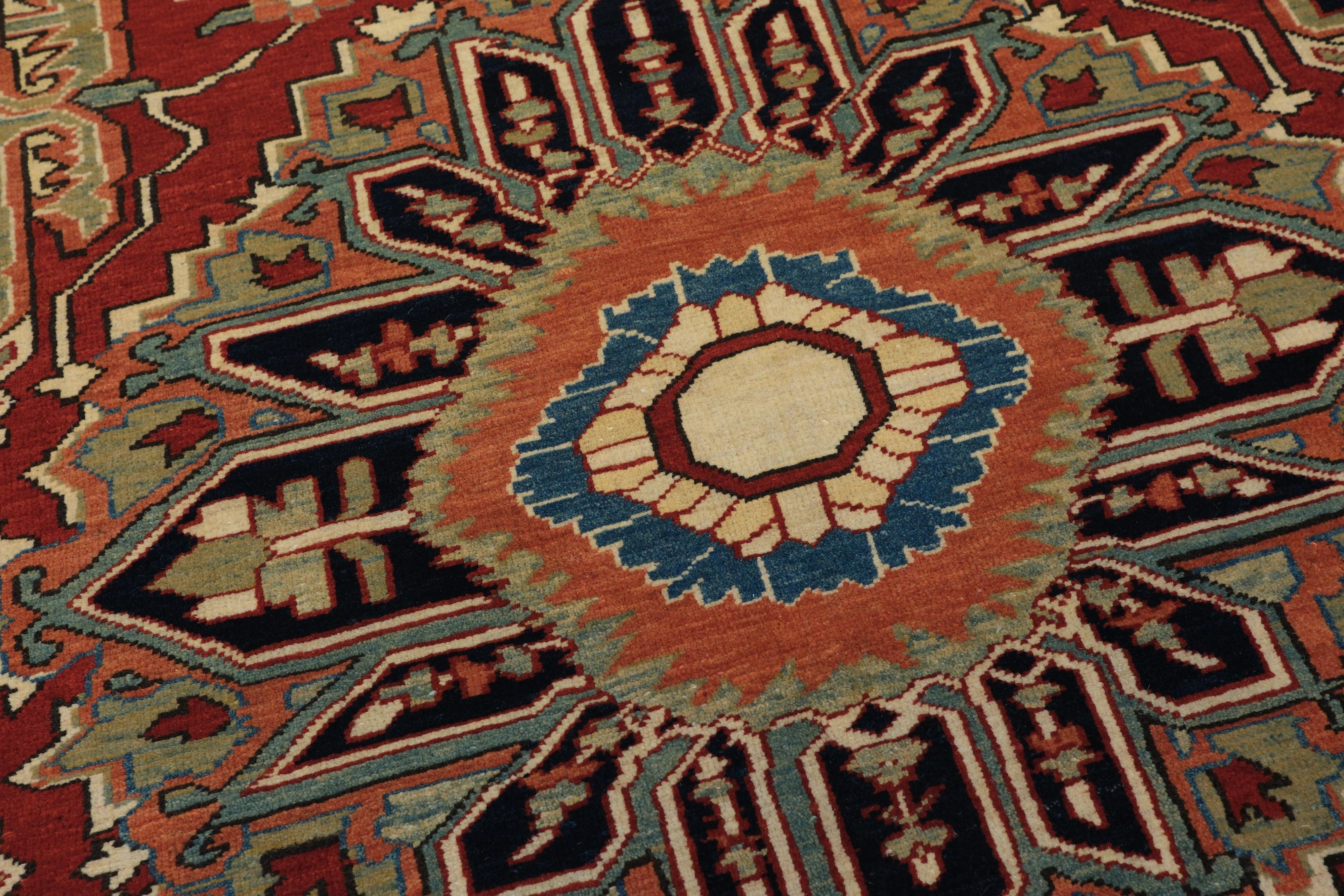 Ararat Rugs Heriz Medaillon Teppich 19. Jahrhundert Persisch Wiedergeburt Teppich natürlich gefärbt (Pflanzlich gefärbt) im Angebot