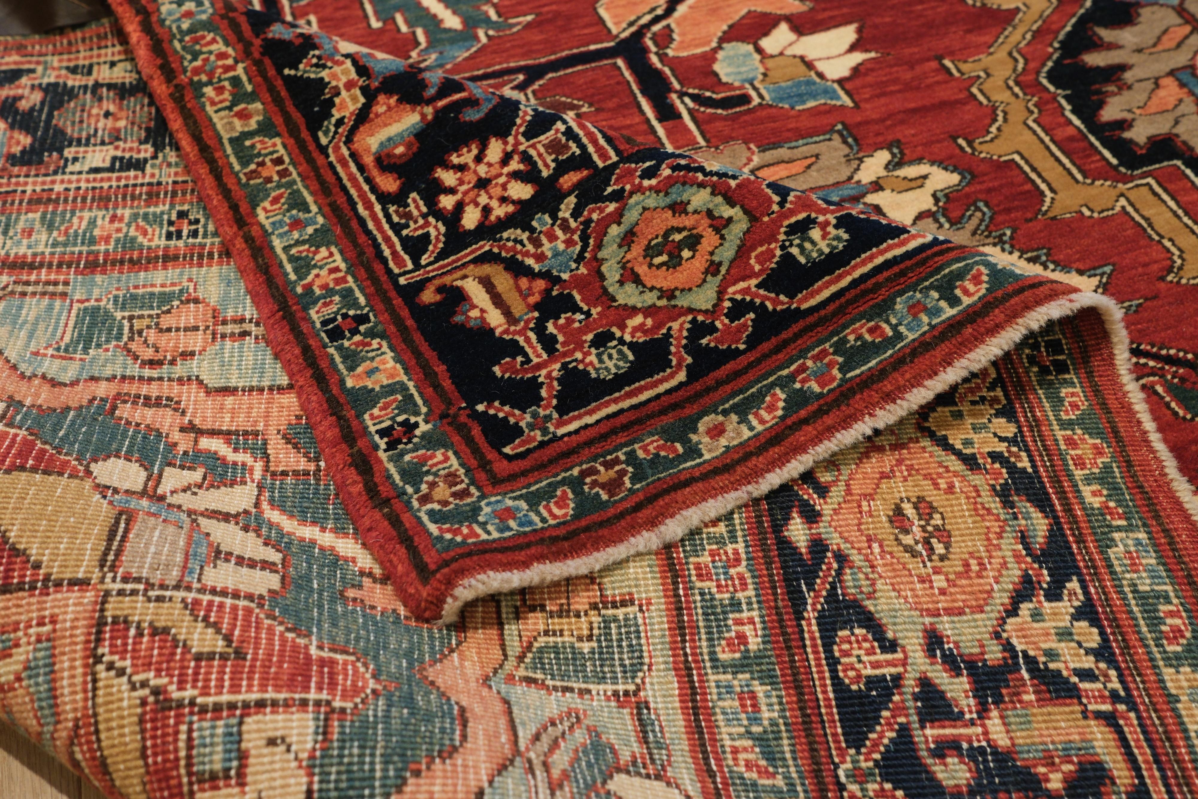 Ararat Rugs Heriz Medaillon Teppich 19. Jahrhundert Persisch Wiedergeburt Teppich natürlich gefärbt im Zustand „Neu“ im Angebot in Tokyo, JP