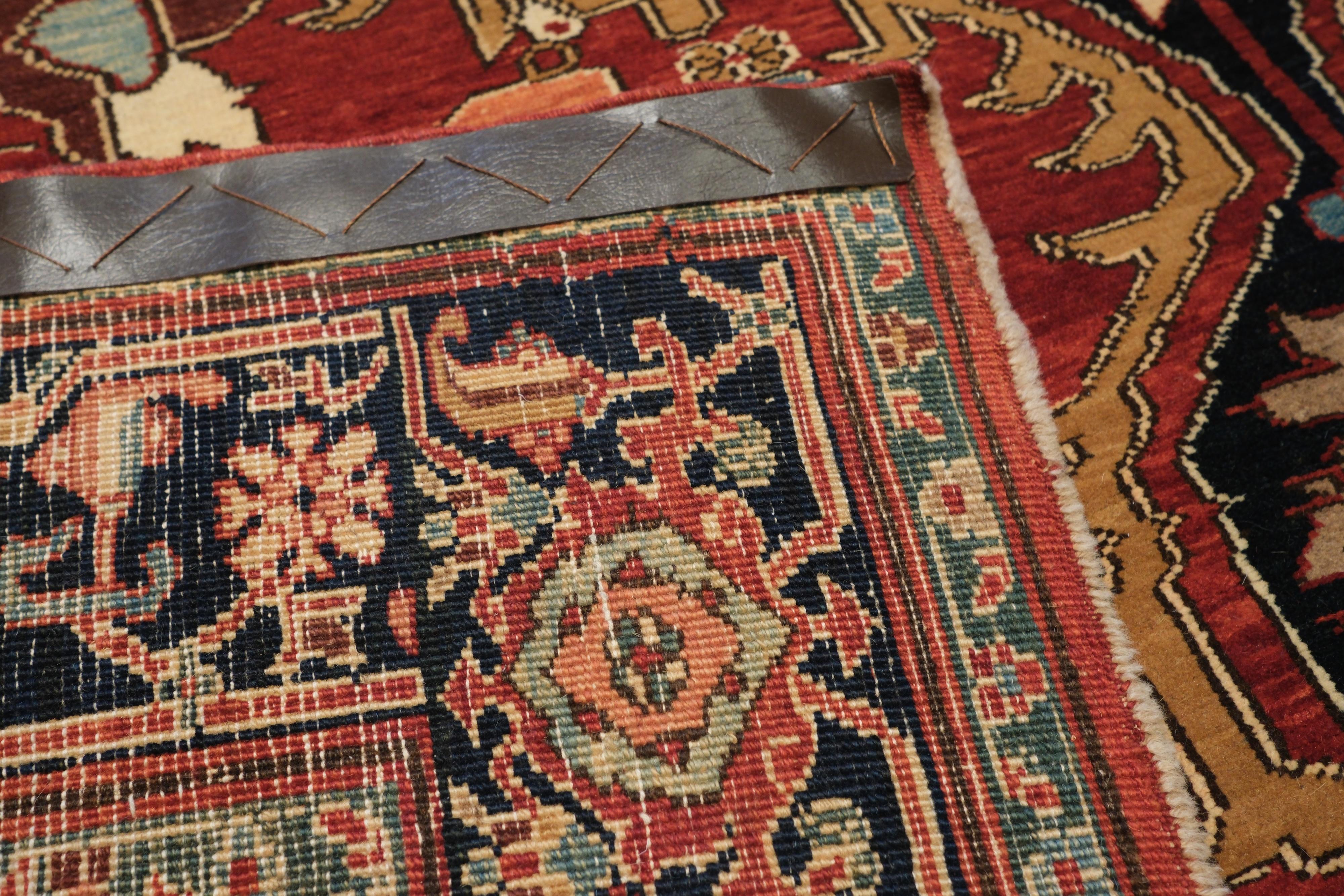 Ararat Rugs Heriz Medaillon Teppich 19. Jahrhundert Persisch Wiedergeburt Teppich natürlich gefärbt (21. Jahrhundert und zeitgenössisch) im Angebot