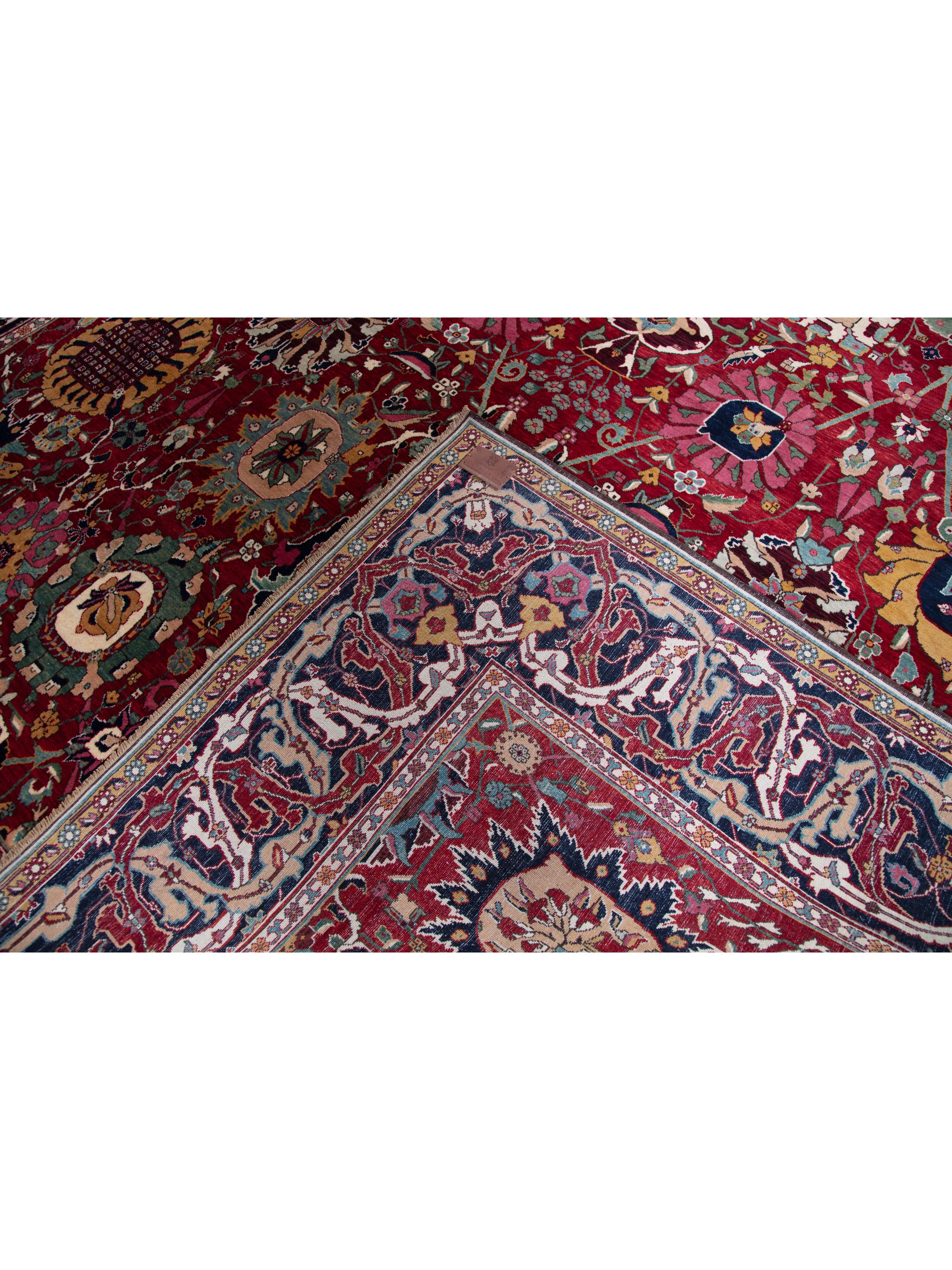 Ararat Rugs Kerman Vase Teppich aus der Alice de Rothschild Collection Natural Dyed (Türkisch) im Angebot