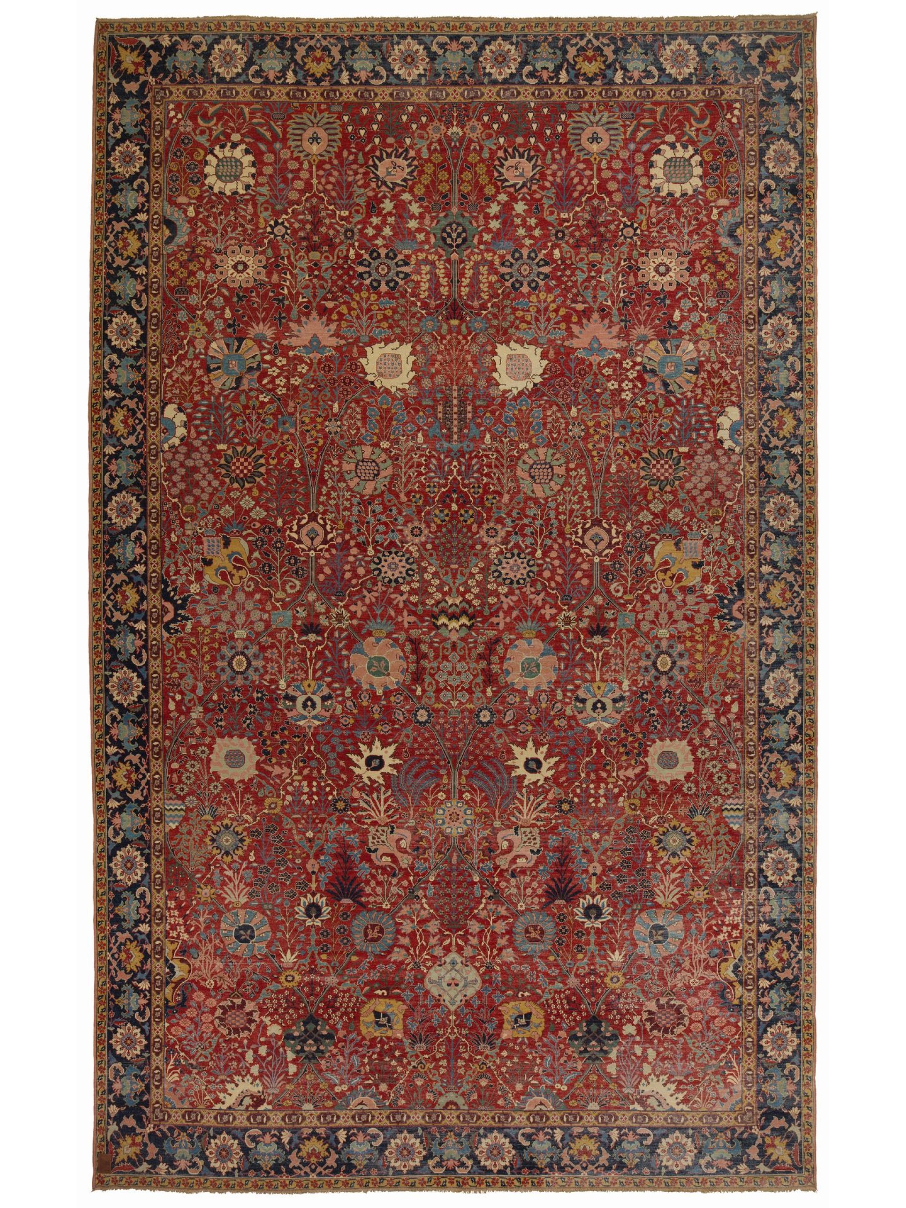 Dieser prächtige Teppich ist mit einem Blumenmuster von überraschender Komplexität auf einem roten Feld gestaltet. Das Gesamtdesign ist ein dreifaches Ebenengitter, das aus drei unabhängig voneinander zusammengesetzten Gittern in verschiedenen
