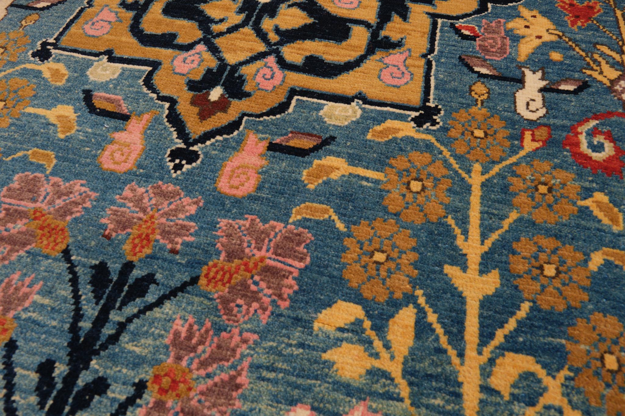 Ararat Rugs Kerman Vase Technique Teppich 17. Jahrhundert Revival Teppich, natürlich gefärbt (21. Jahrhundert und zeitgenössisch) im Angebot