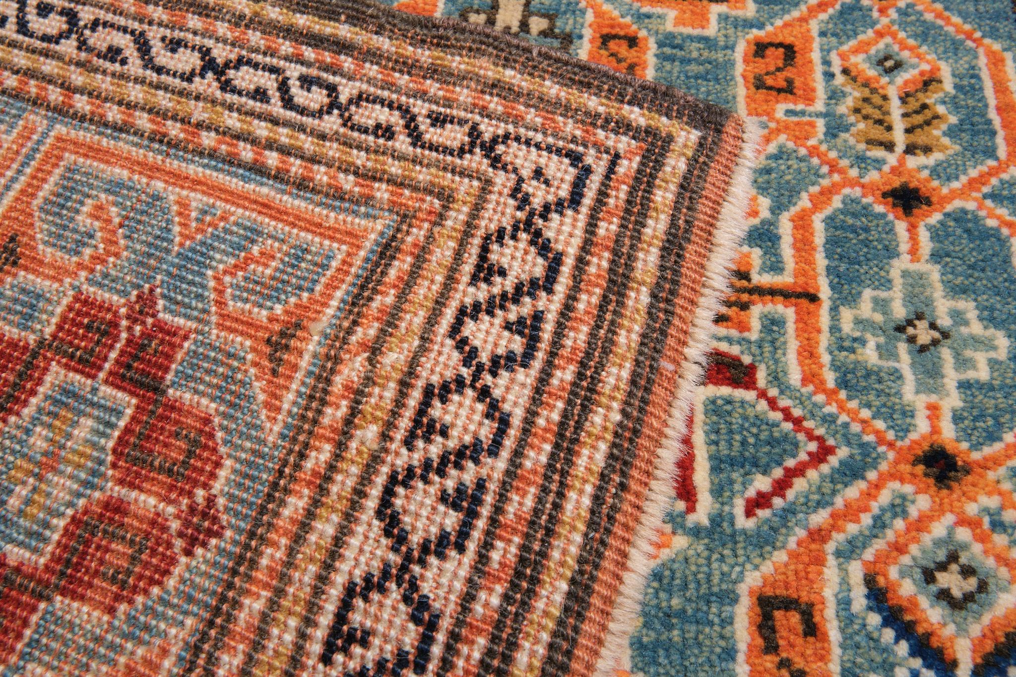 Ararat Rugs Konagkend Schirwan Teppich, Antiker Kaukasischer Revival Teppich Natürlich gefärbt (Pflanzlich gefärbt) im Angebot