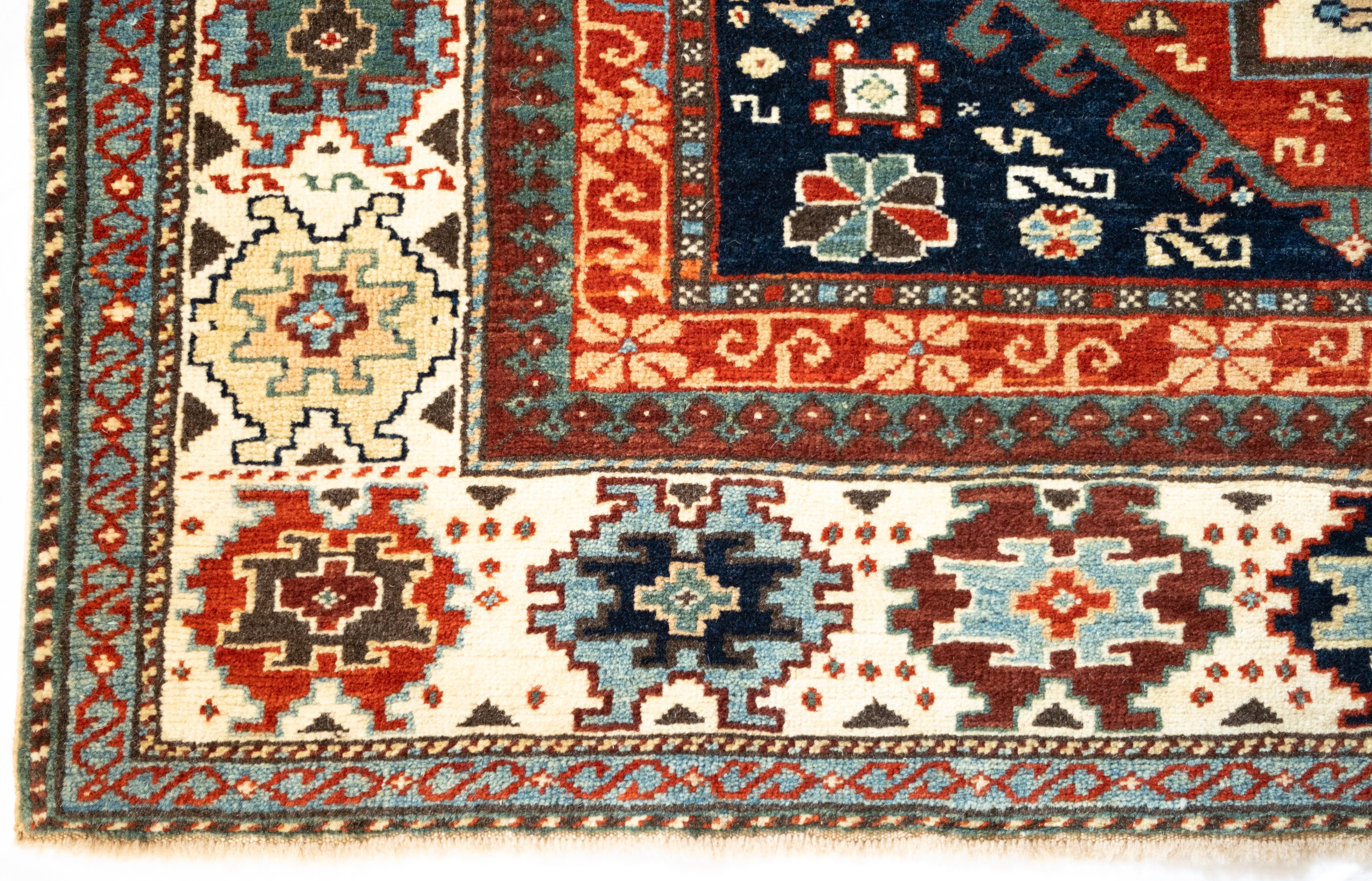 Turco Ararat Rugs Tappeto Kuba con medaglioni ottagonali Tappeto caucasico a tintura naturale in vendita