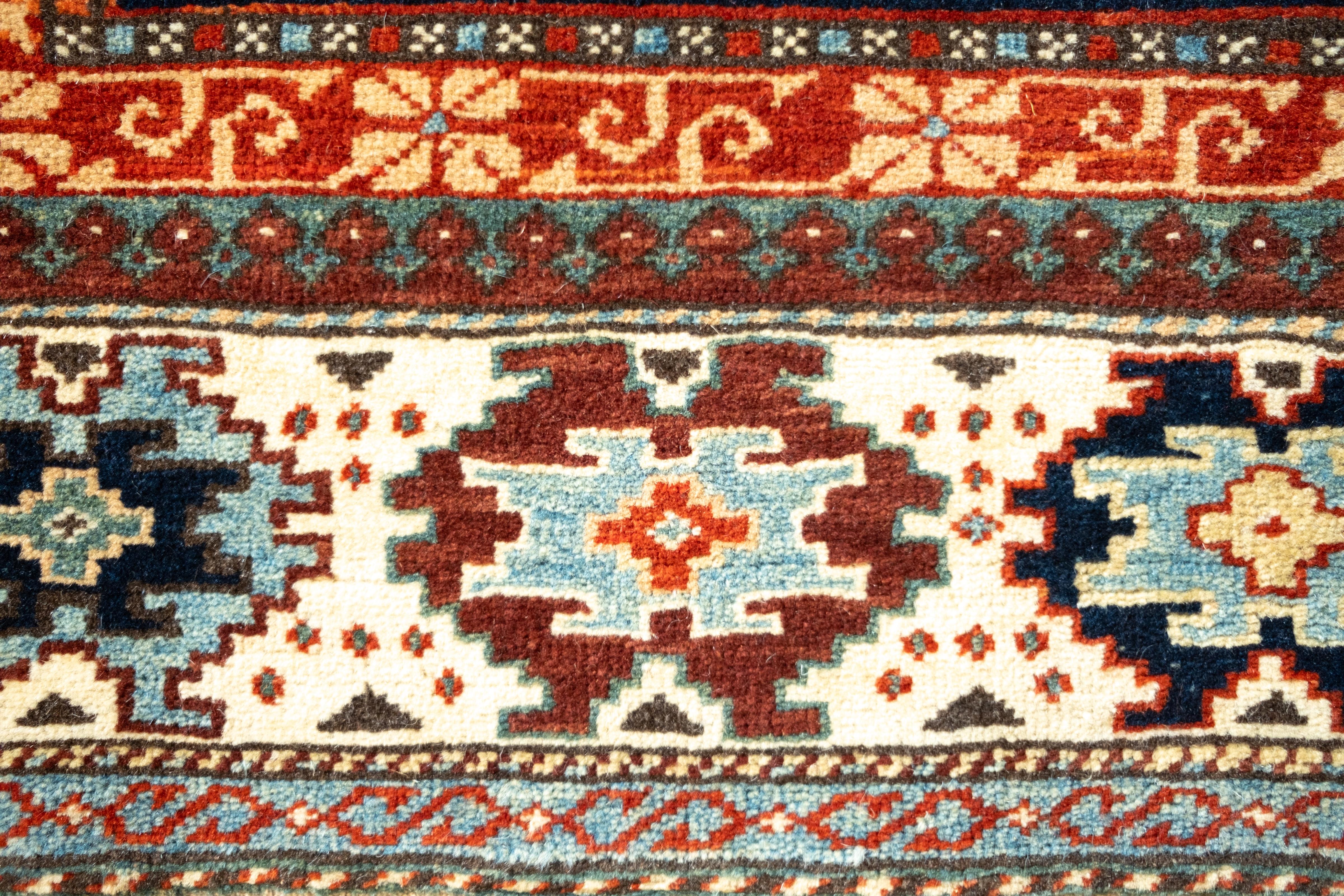Tintura vegetale Ararat Rugs Tappeto Kuba con medaglioni ottagonali Tappeto caucasico a tintura naturale in vendita