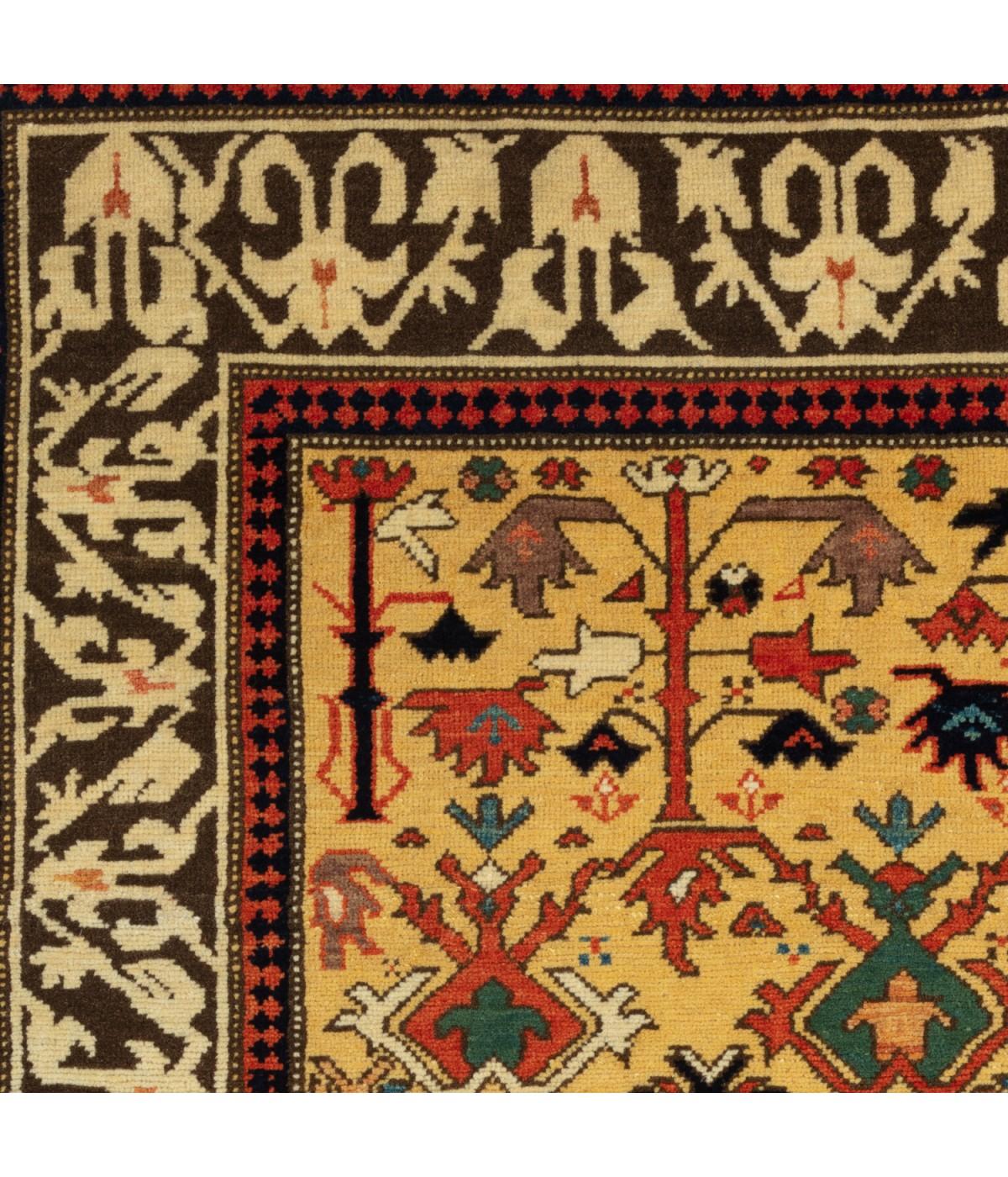 La fonte del tappeto proviene dal libro Orient Star - A Carpet Collection, E. Heinrich Kirchheim, Hali Publications Ltd, 1993 nr.27. Si tratta di un tappeto con disegno di palmette e fiori ascendenti del XVIII secolo, della regione di Kuba,