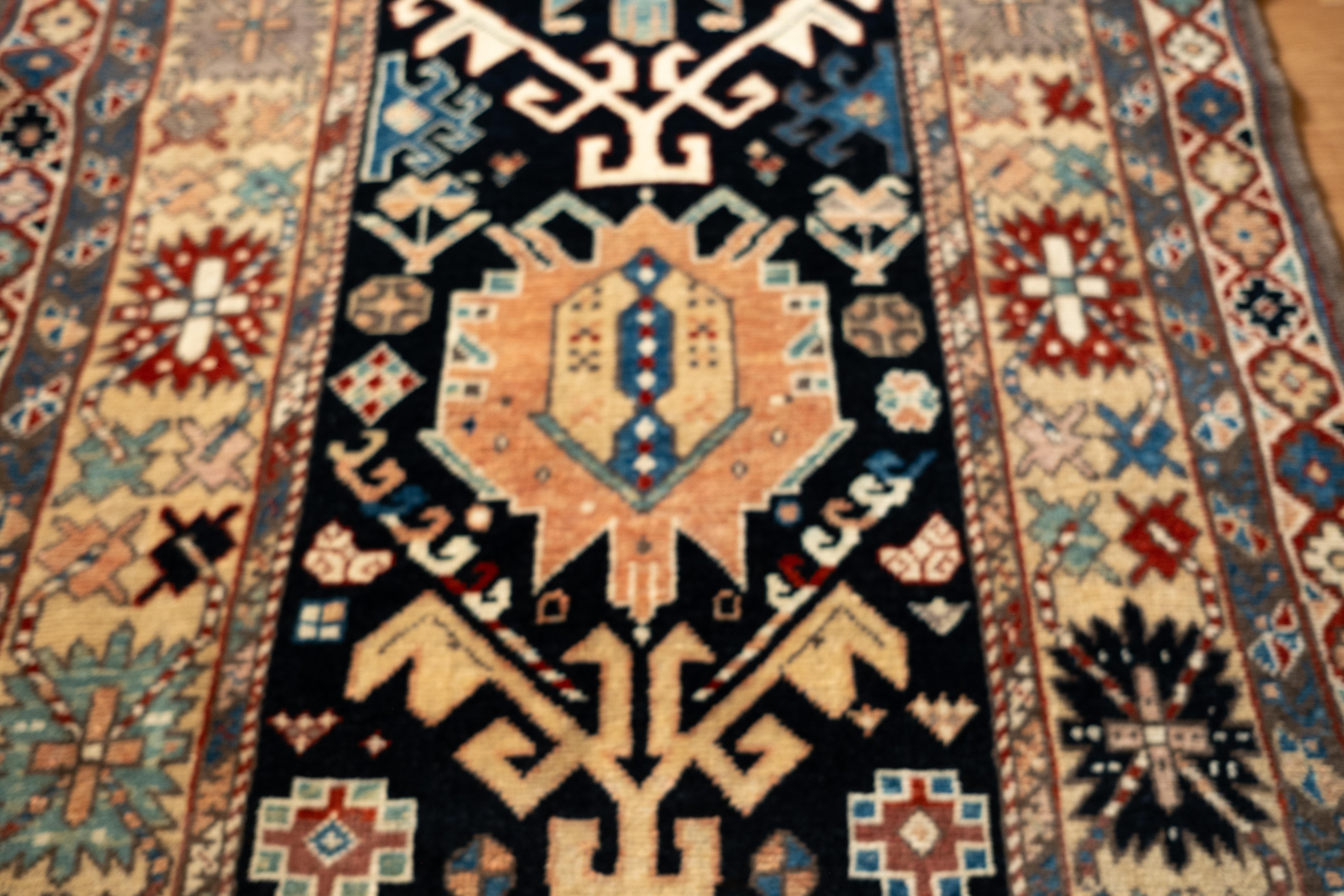 Ararat Rugs Kuba Teppich mit Palmetten Kaukasischer Teppich aus dem 19. Jh. Revival Teppich, natürlich gefärbt im Zustand „Neu“ im Angebot in Tokyo, JP