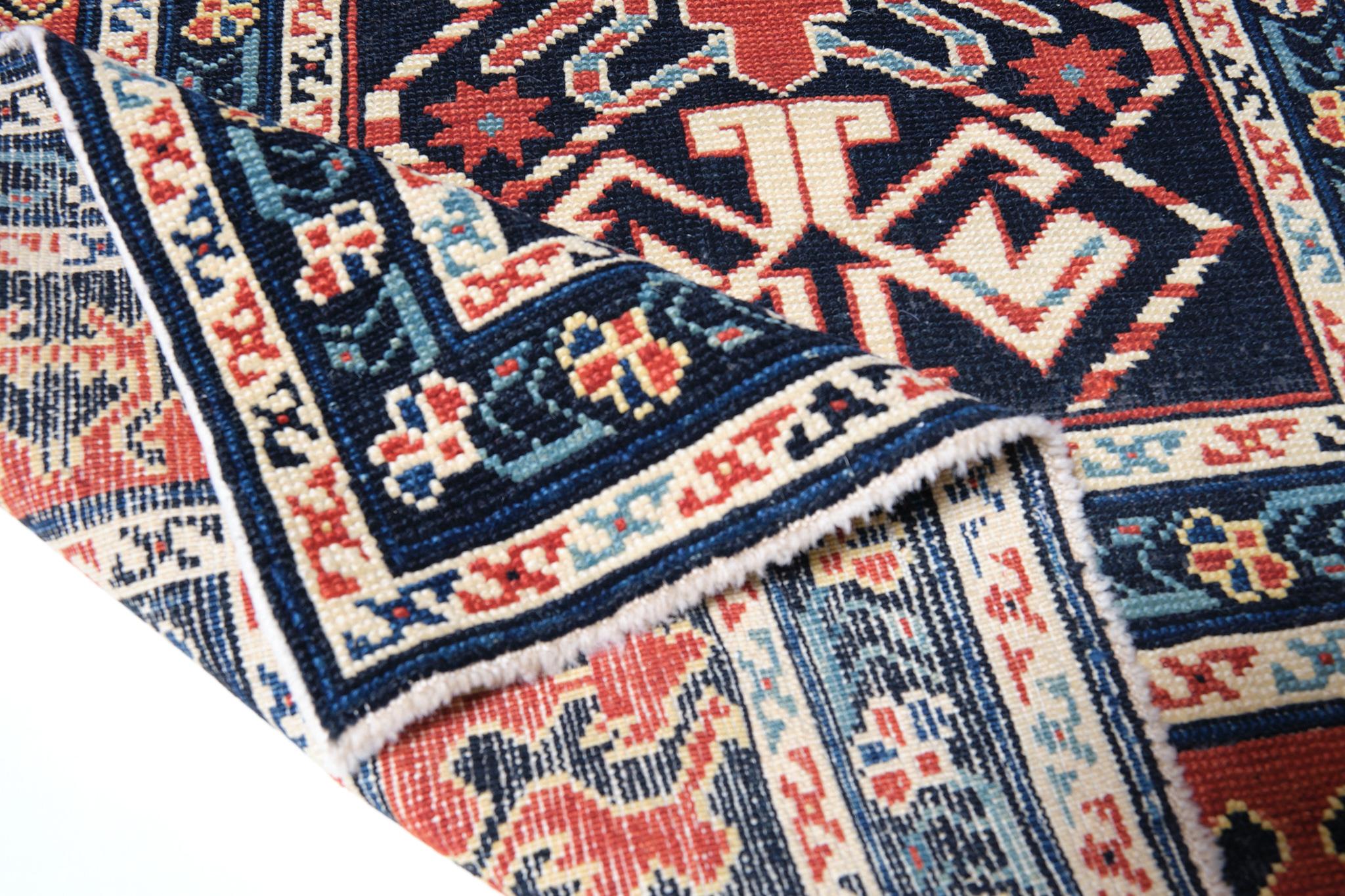 Ararat Kuba-Teppich mit Palmetten im kaukasischen Revival-Stil - Naturfarben (Türkisch) im Angebot