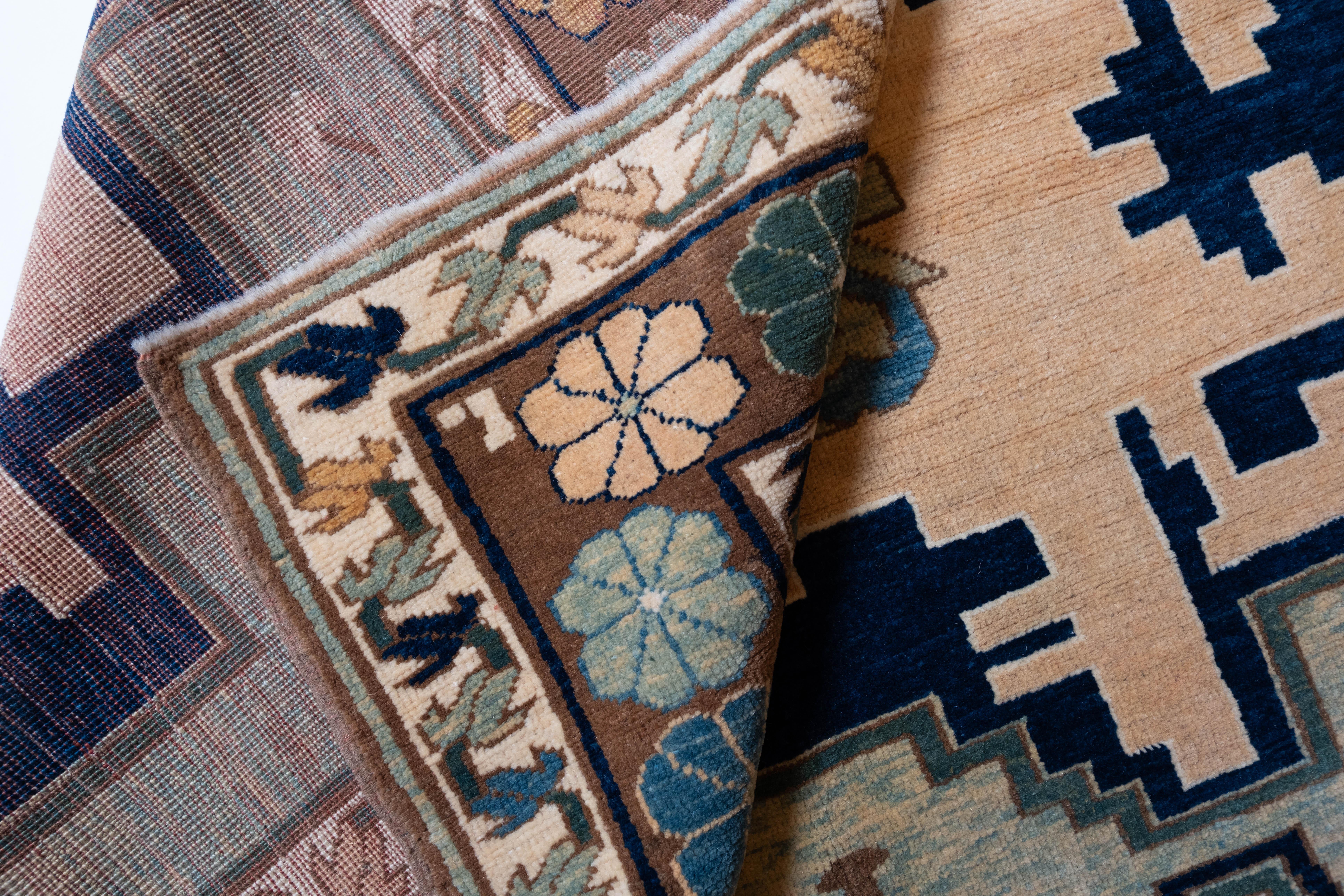 Ararat Rugs Lesghi Star Saliani Teppich, Kaukasischer Revive Teppich, natürlich gefärbt (Türkisch) im Angebot