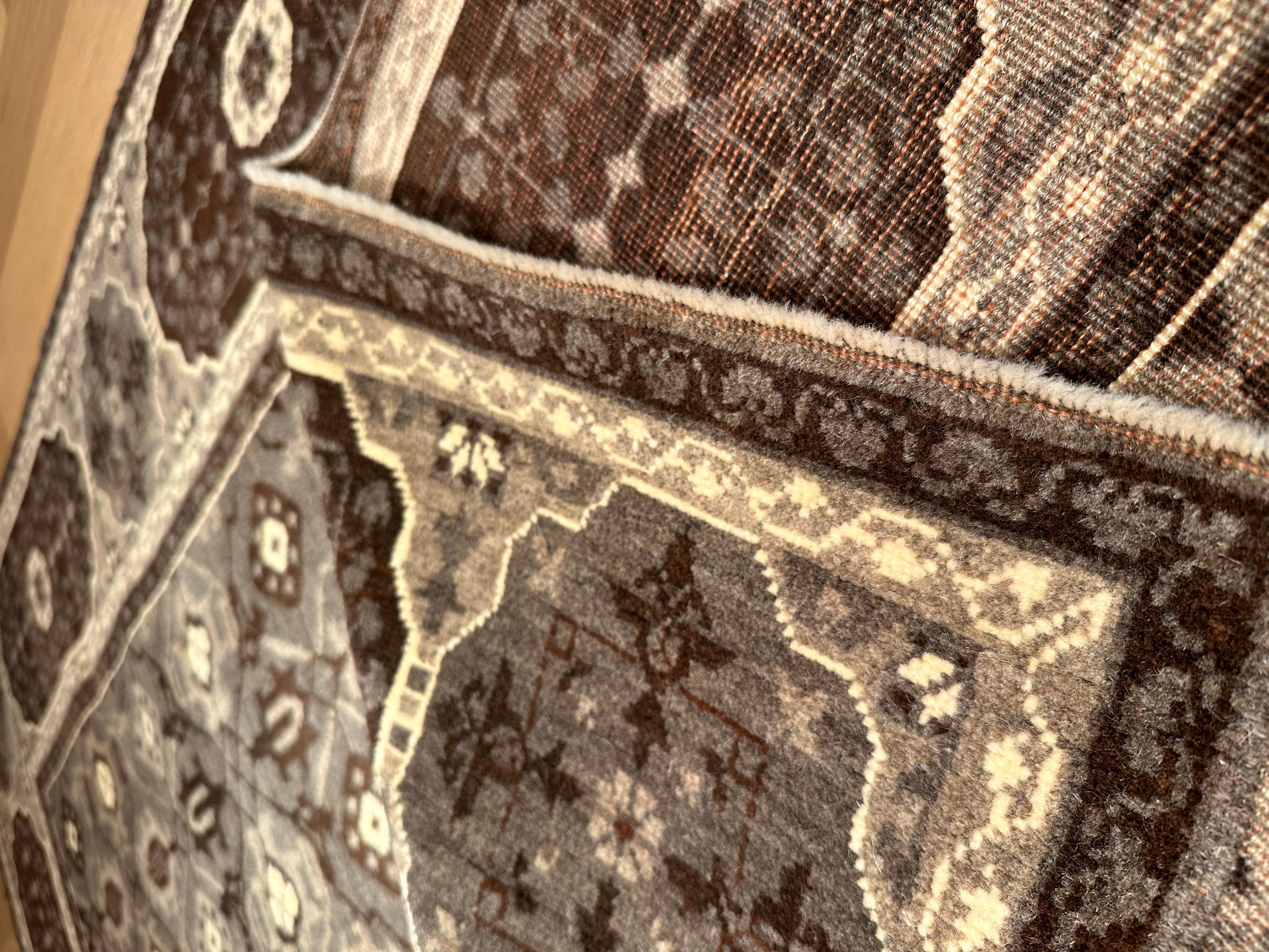 Revival Tapis Ararat Mamluk avec motif en treillis - Couleurs de laine de mouton naturelles sans teinture en vente