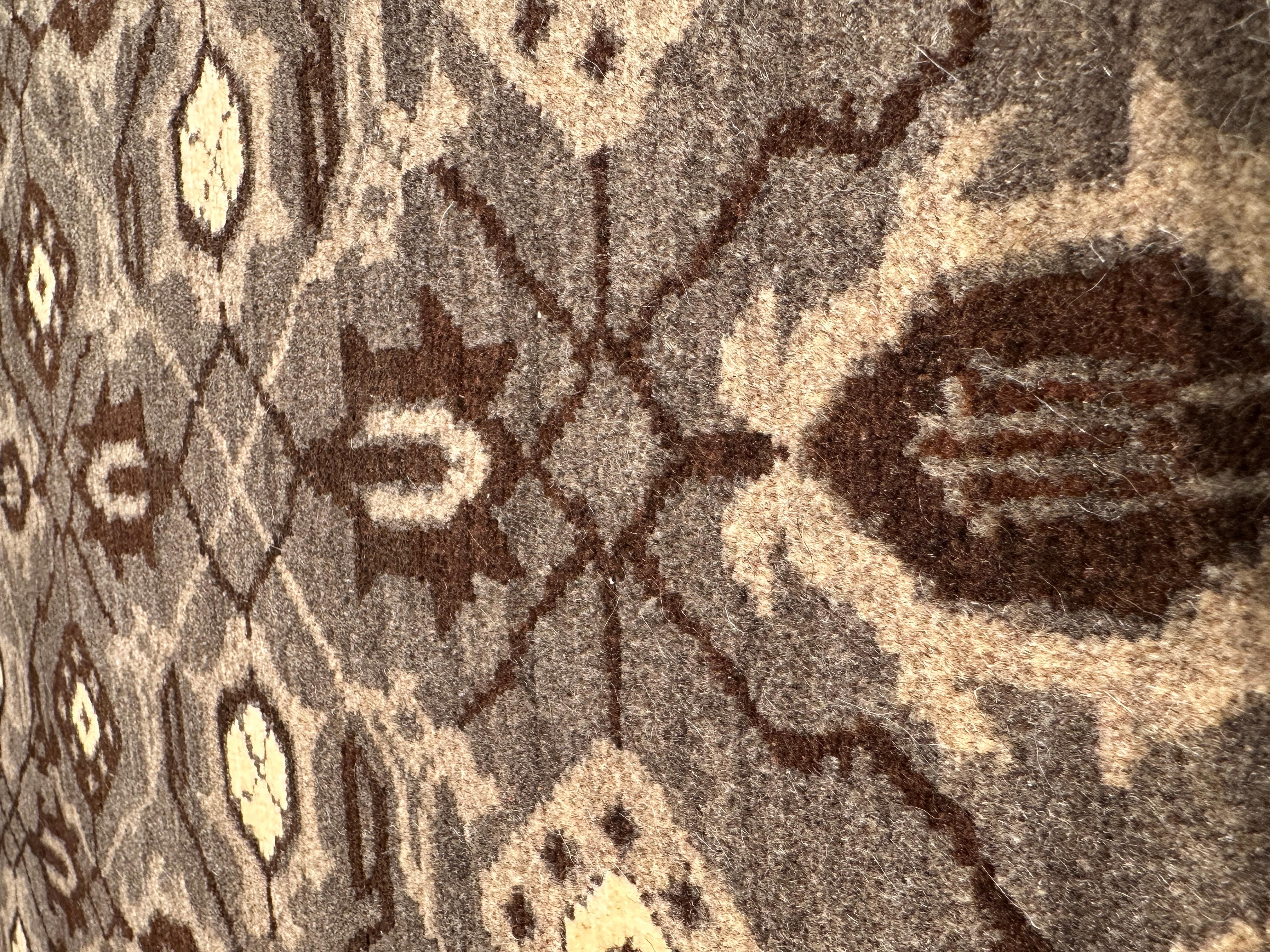 Turc Tapis Ararat Mamluk avec motif en treillis - Couleurs de laine de mouton naturelles sans teinture en vente