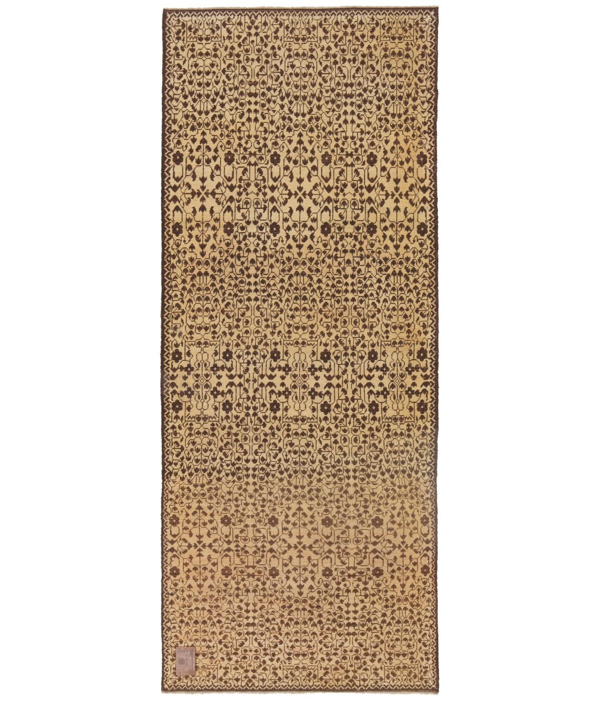 The source of the rug comes from the book Völker, Angela, Die orientalischen Knüpfteppiche das MAK, Vienna: Böhlau, 2001: 42–5. This rug with the central star was designed in the early 16th-century rug by Mamluk Sultane of Cairo, Egypt. It is