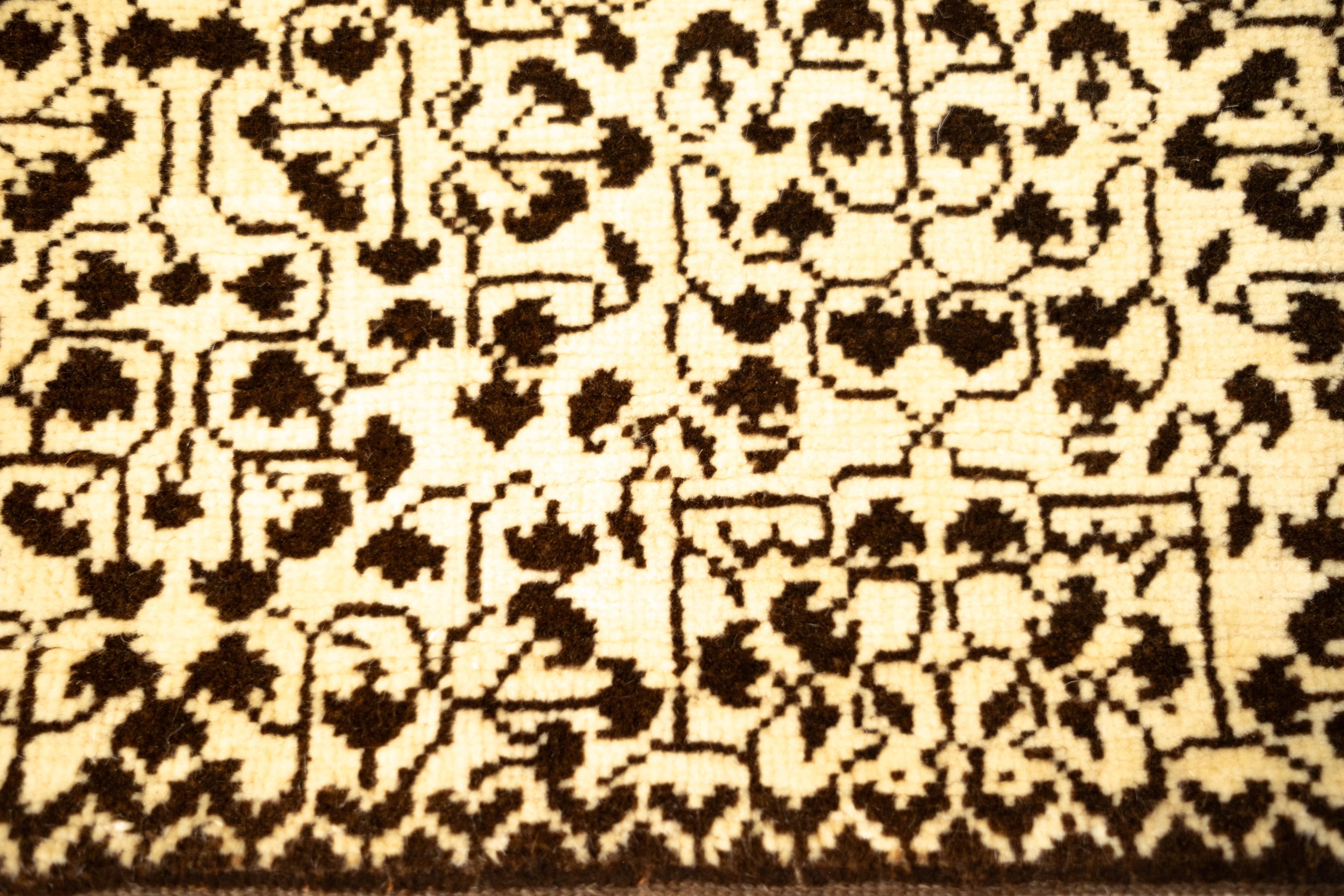 Ararat Rugs Mamluk Modern Rug with Leaf Lattice Design, Revival Rug Natural Dyed In New Condition For Sale In Tokyo, JP