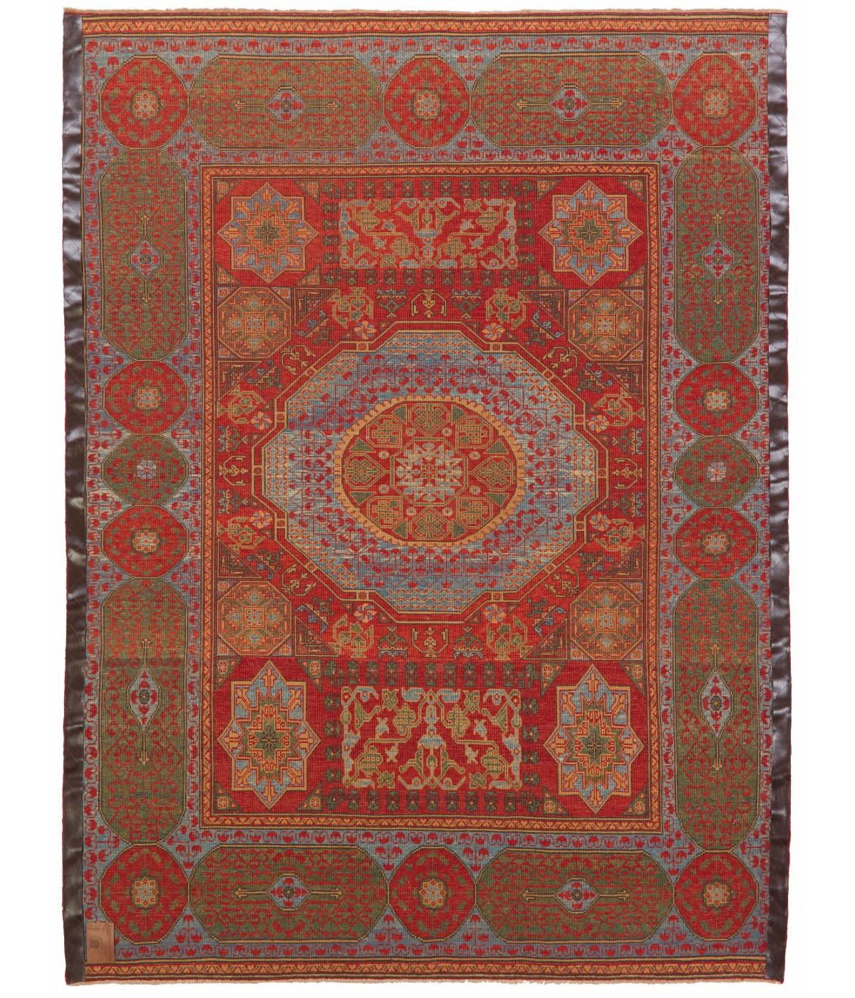 Introducing the exquisite Mamluk Rug with Central Star from Ararat Rugs, a masterpiece that embodies the rich heritage of Mamlouk artistry. Handcrafted with meticulous attention to detail, this rug showcases the distinctive geometric patterns and