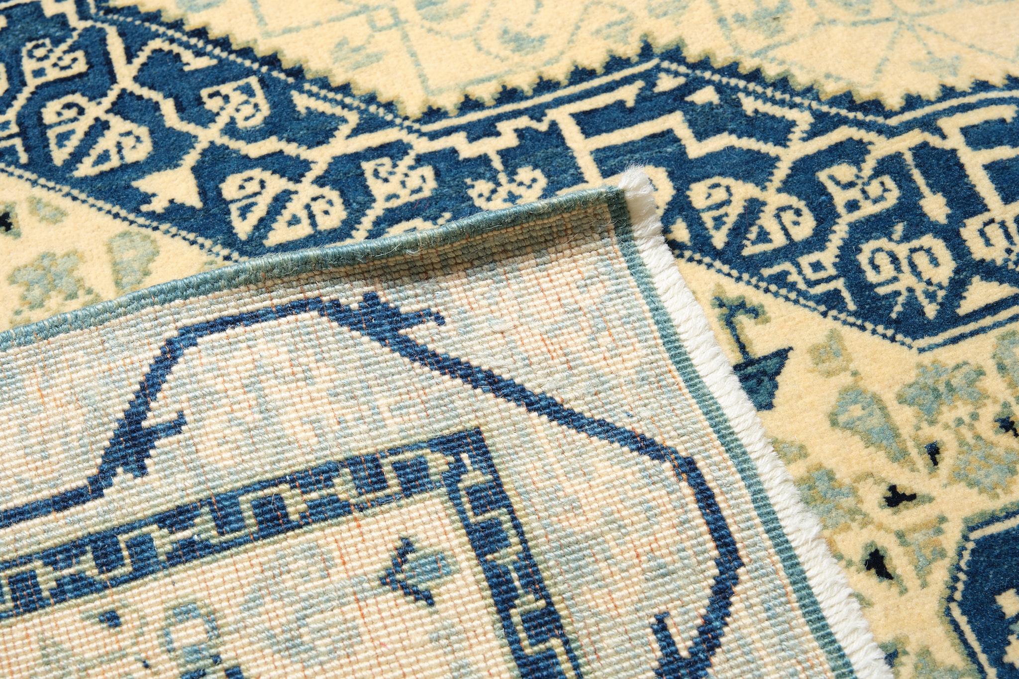 Ararat-Teppich Mamluk mit geschliffenem Medaillon Antiker Revival-Teppich Naturfarben (Türkisch) im Angebot