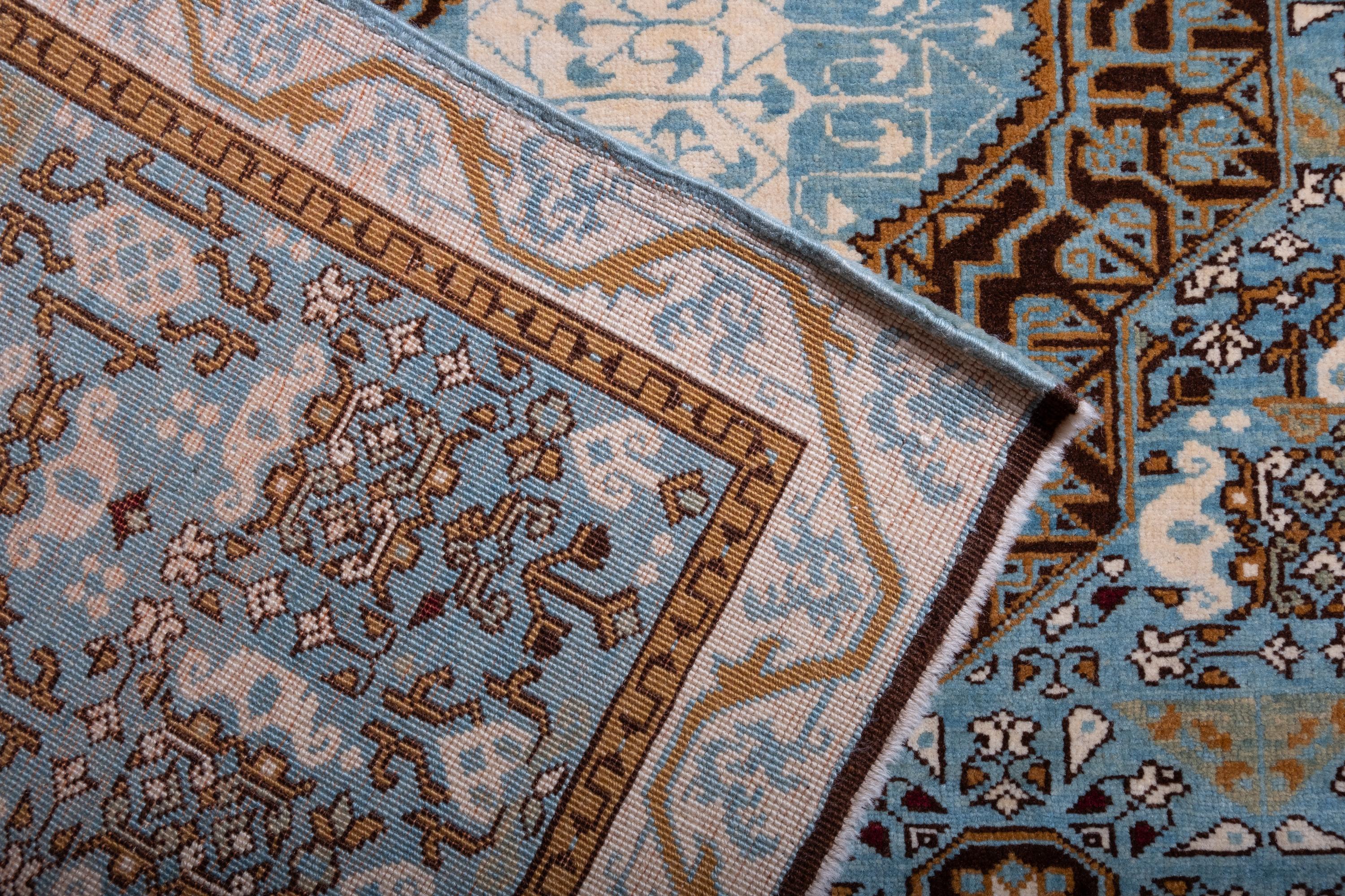 Ararat-Teppich Mamluk mit geschliffenem Medaillon Antiker Revival-Teppich Naturfarben (Türkisch) im Angebot