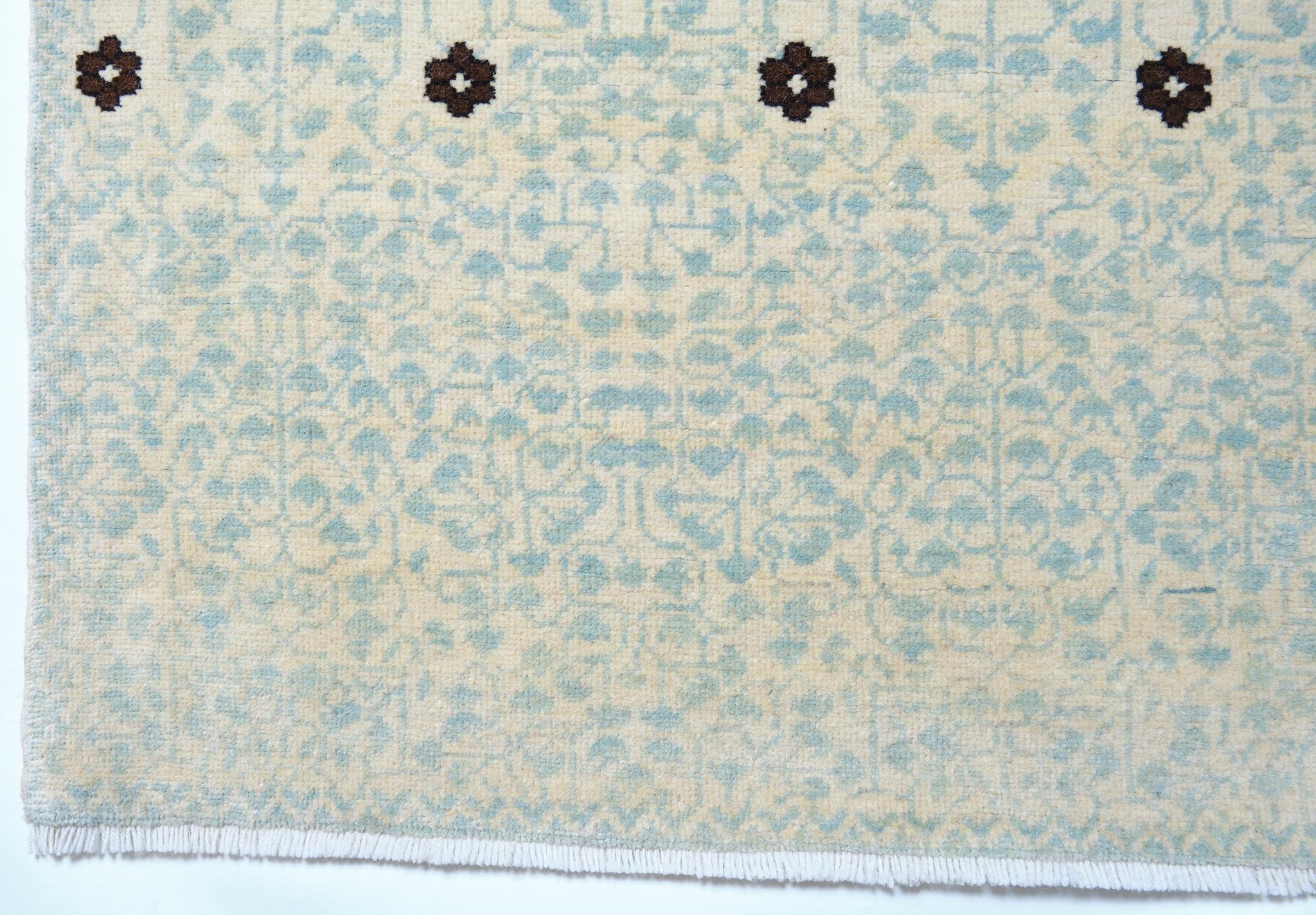 The source of carpet comes from the book Völker, Angela, Die orientalischen Knüpfteppiche das MAK, Vienna: Böhlau, 2001: 42–5. That rug with the central star was designed in the early 16th century by the Mamluk Sultan of Cairo, Egypt. It is