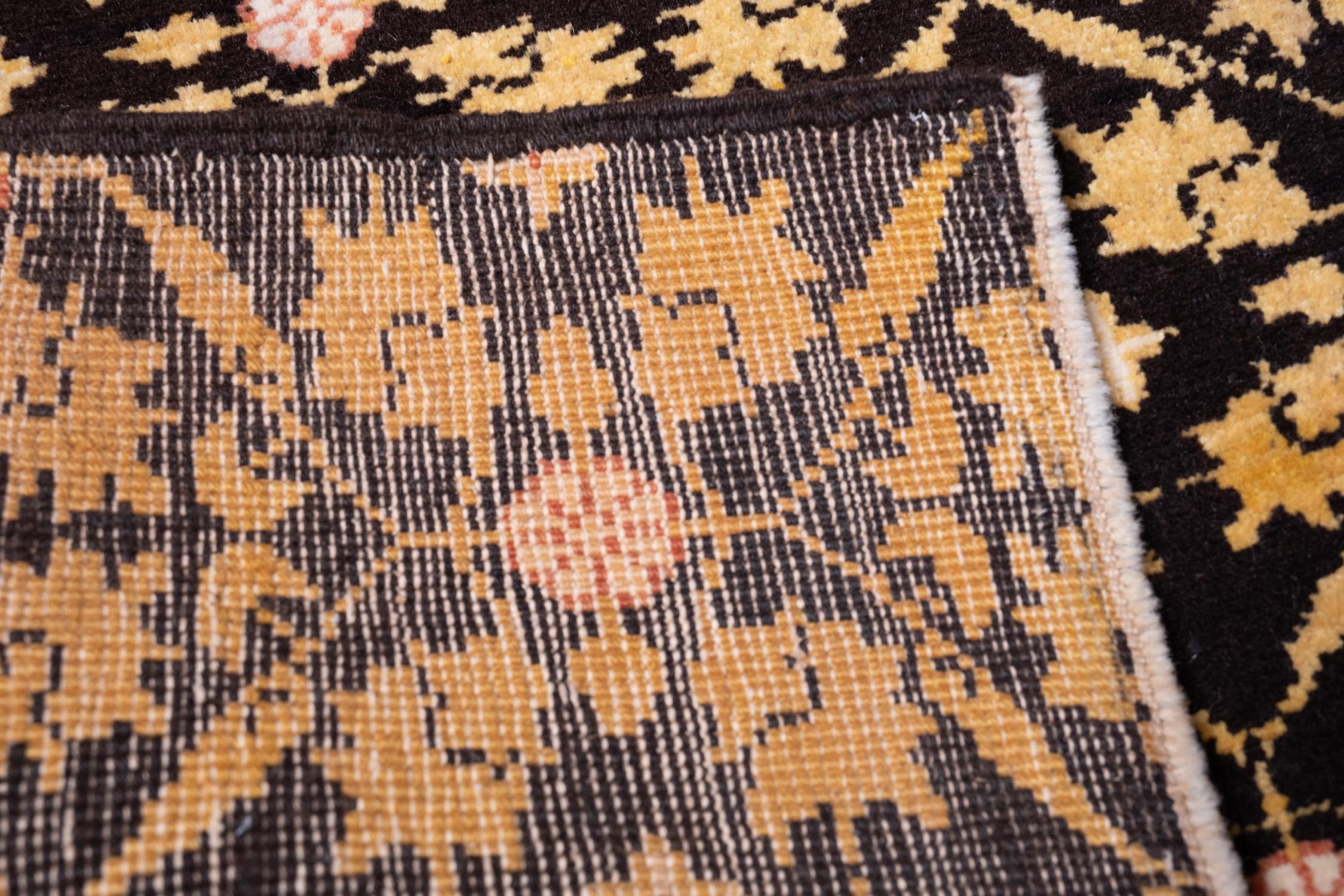 Ararat Rugs Alfombra Mamluk Wagireh con diseño de celosía de flores Alfombra teñida natural Siglo XXI y contemporáneo en venta